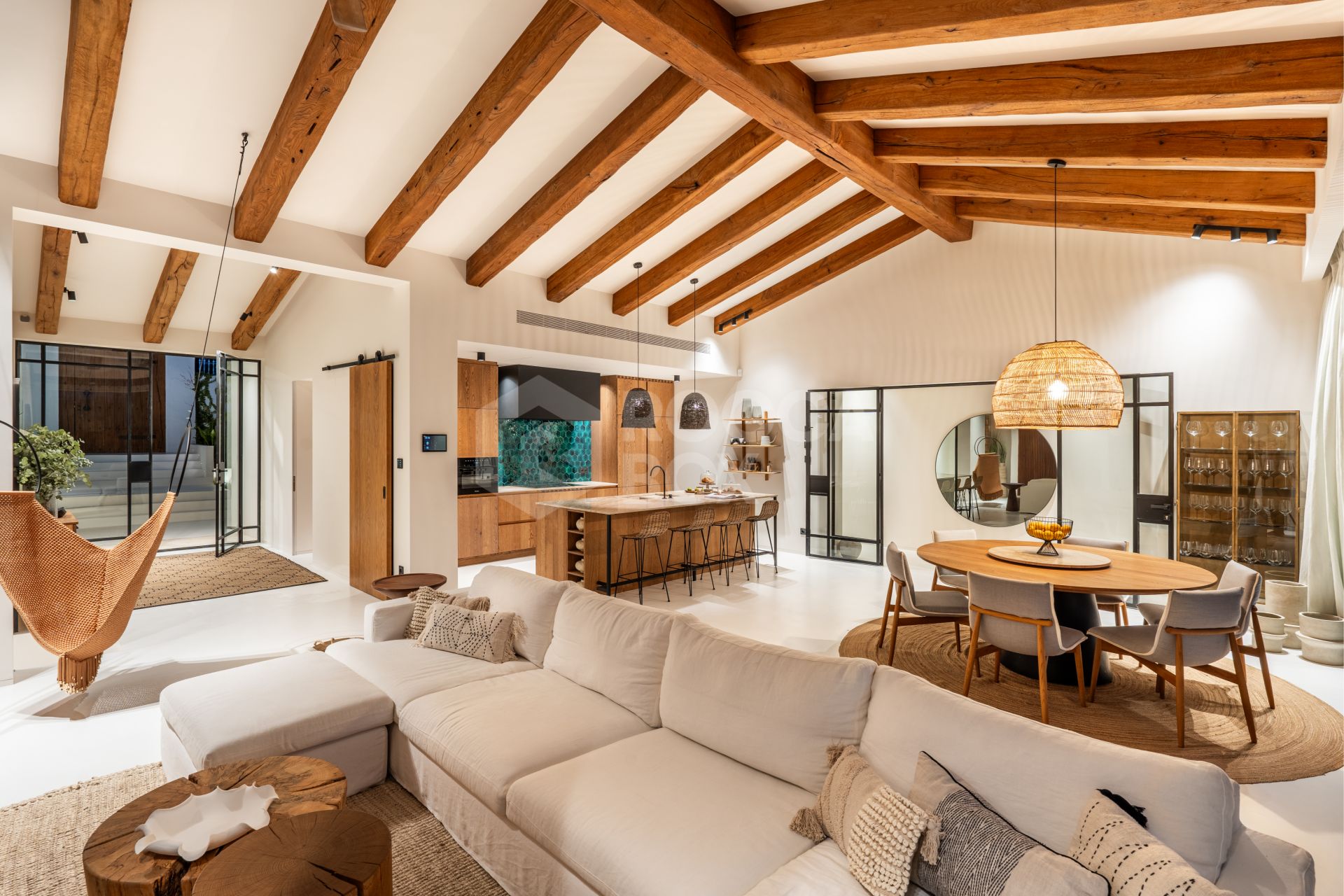 Exquisite Frontline Golf Villa with Heated Pool and Panoramic Views in Nueva Andalucía