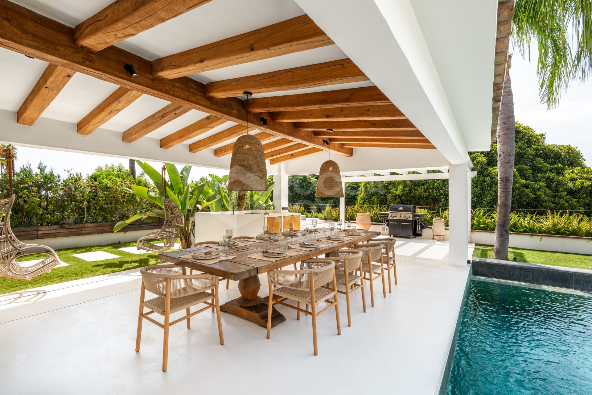 Exquisite Frontline Golf Villa with Heated Pool and Panoramic Views in Nueva Andalucía