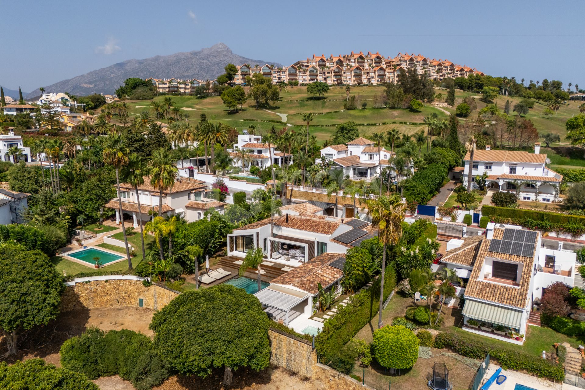Exquisite Frontline Golf Villa with Heated Pool and Panoramic Views in Nueva Andalucía