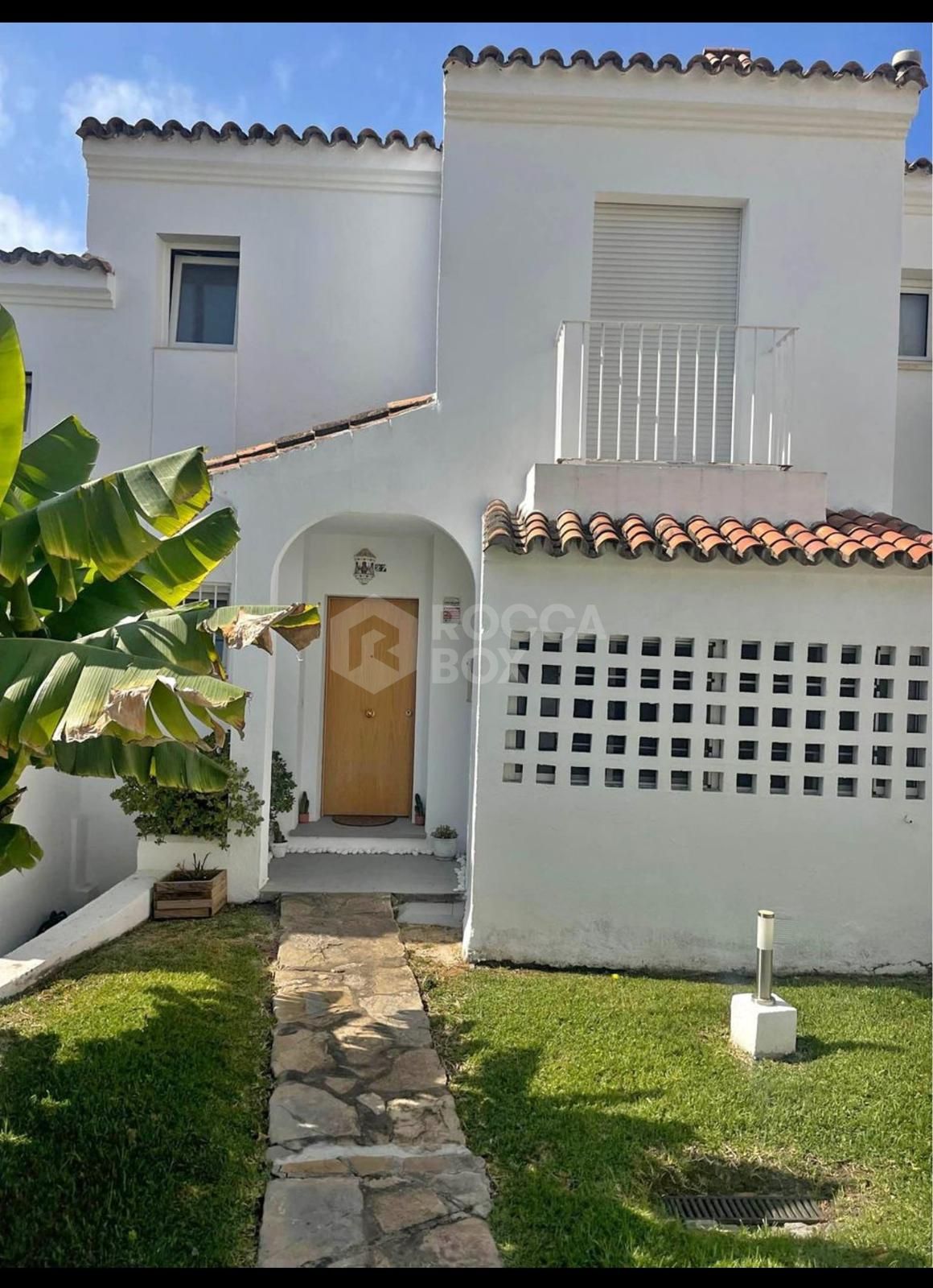 Elegant Three-Bedroom House for Rent in Estepona's Bel Air