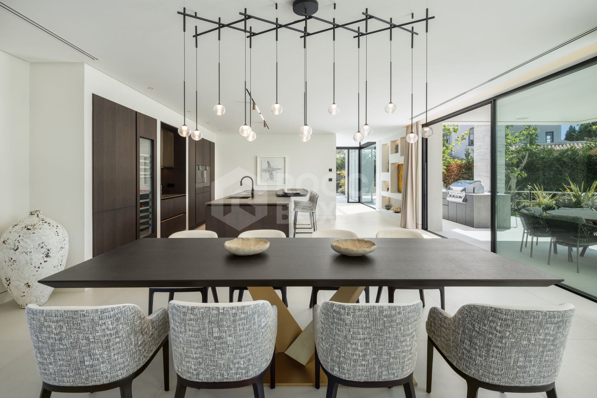 Exquisite Contemporary Villa with Exceptional Design and Prime Location