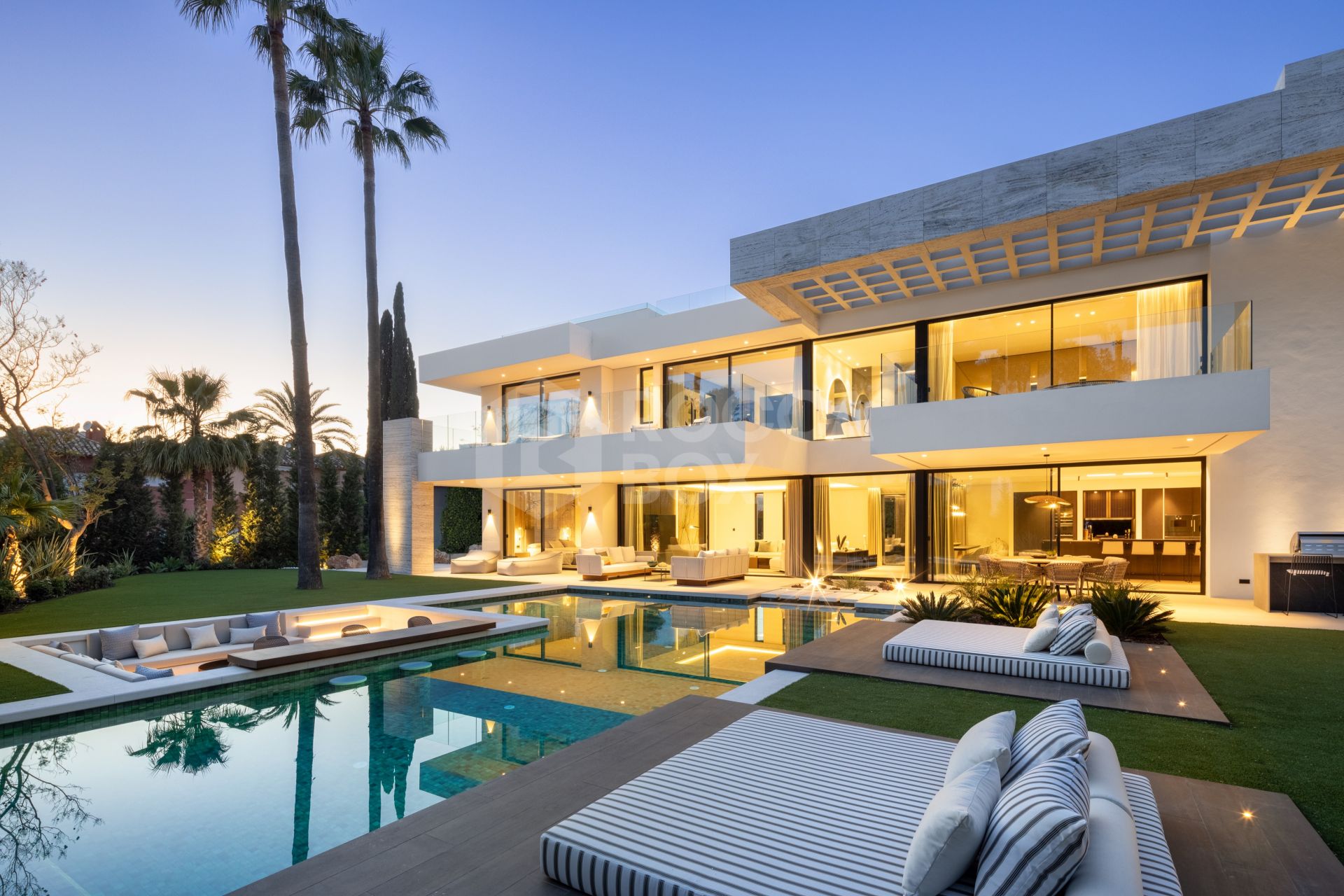 Exquisite Contemporary Villa with Exceptional Design and Prime Location