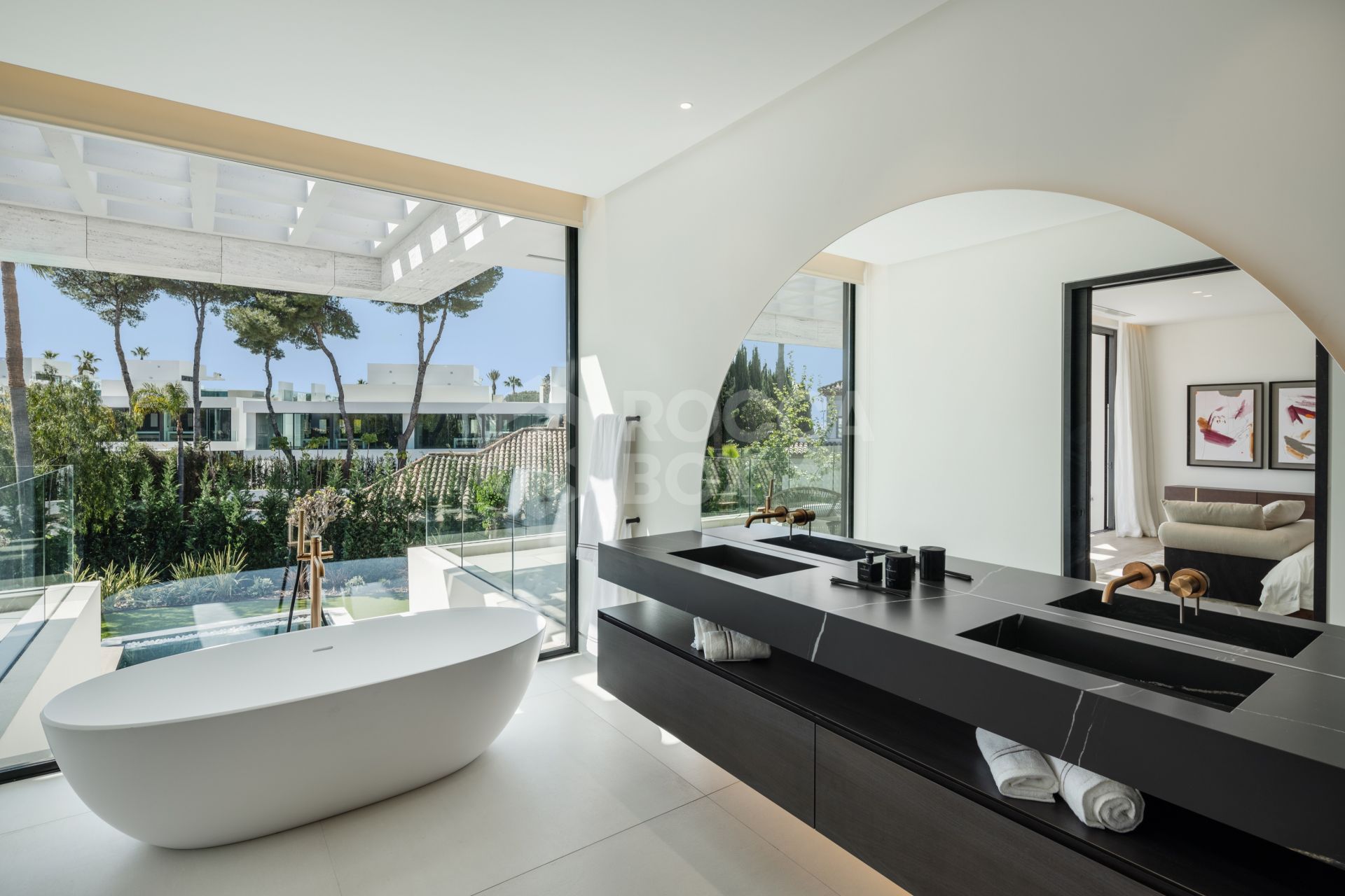 Exquisite Contemporary Villa with Exceptional Design and Prime Location
