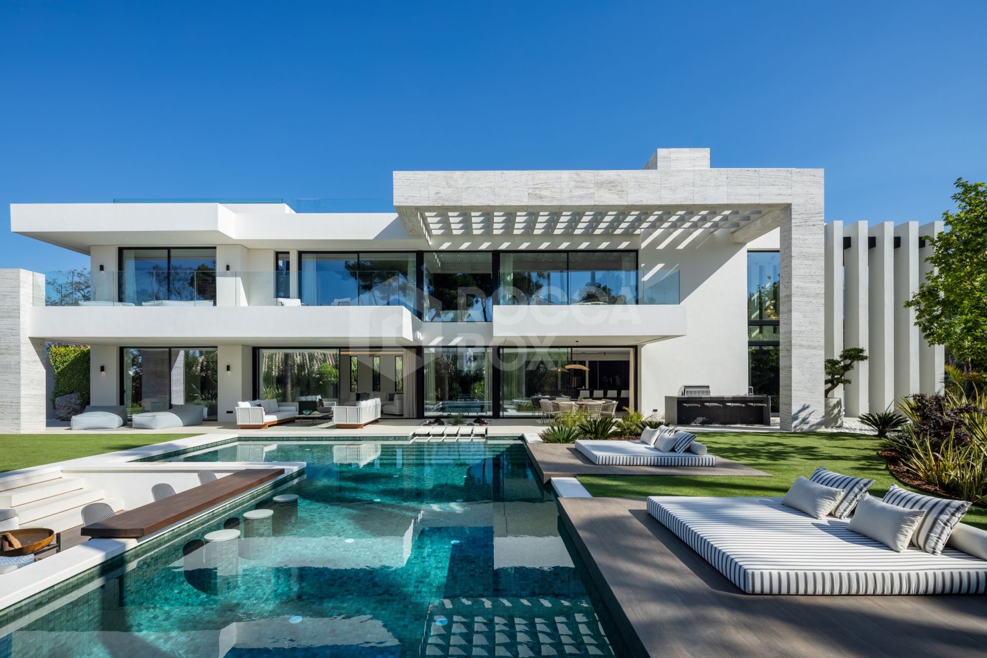 Exquisite Contemporary Villa with Exceptional Design and Prime Location