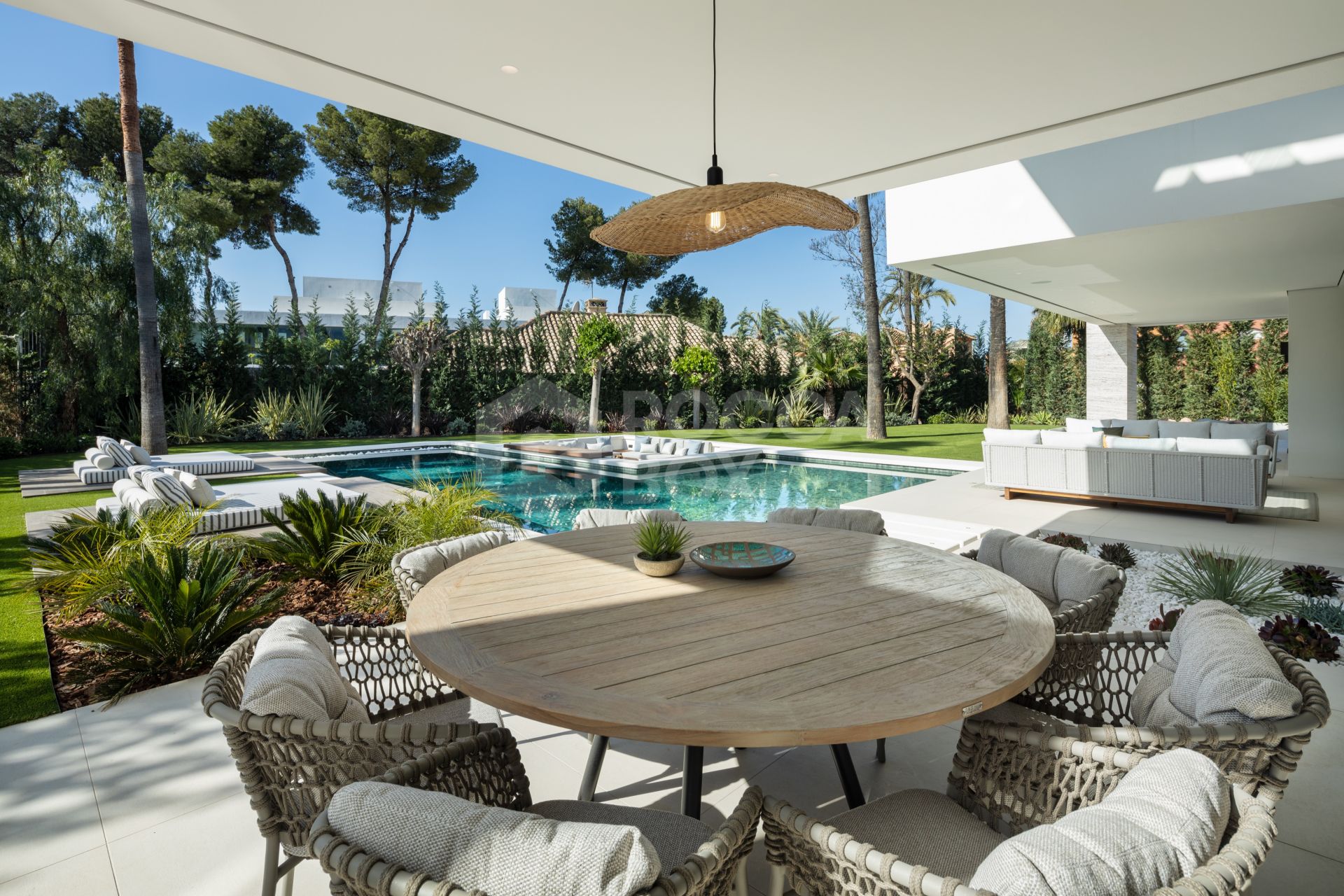 Exquisite Contemporary Villa with Exceptional Design and Prime Location