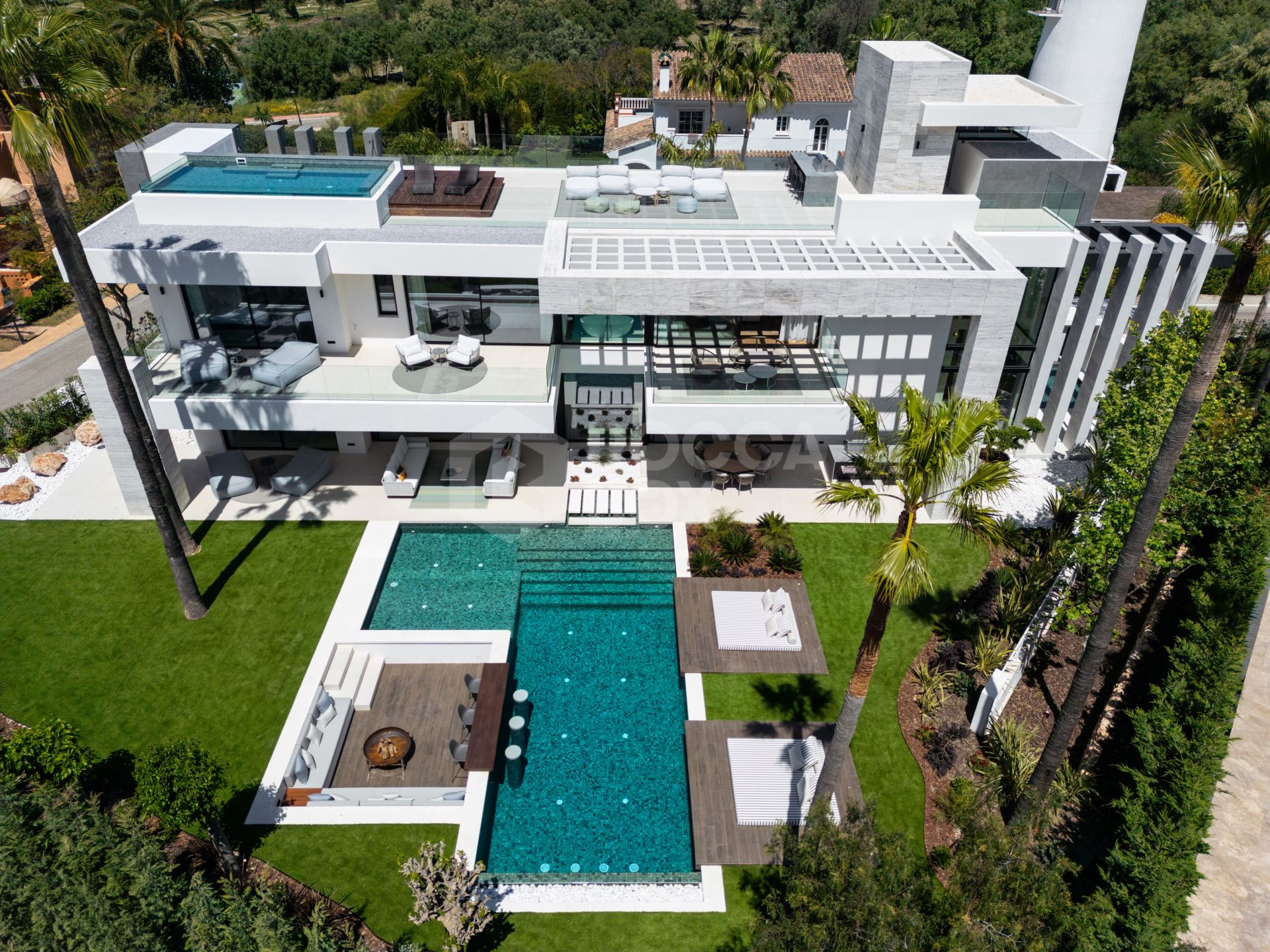 Exquisite Contemporary Villa with Exceptional Design and Prime Location