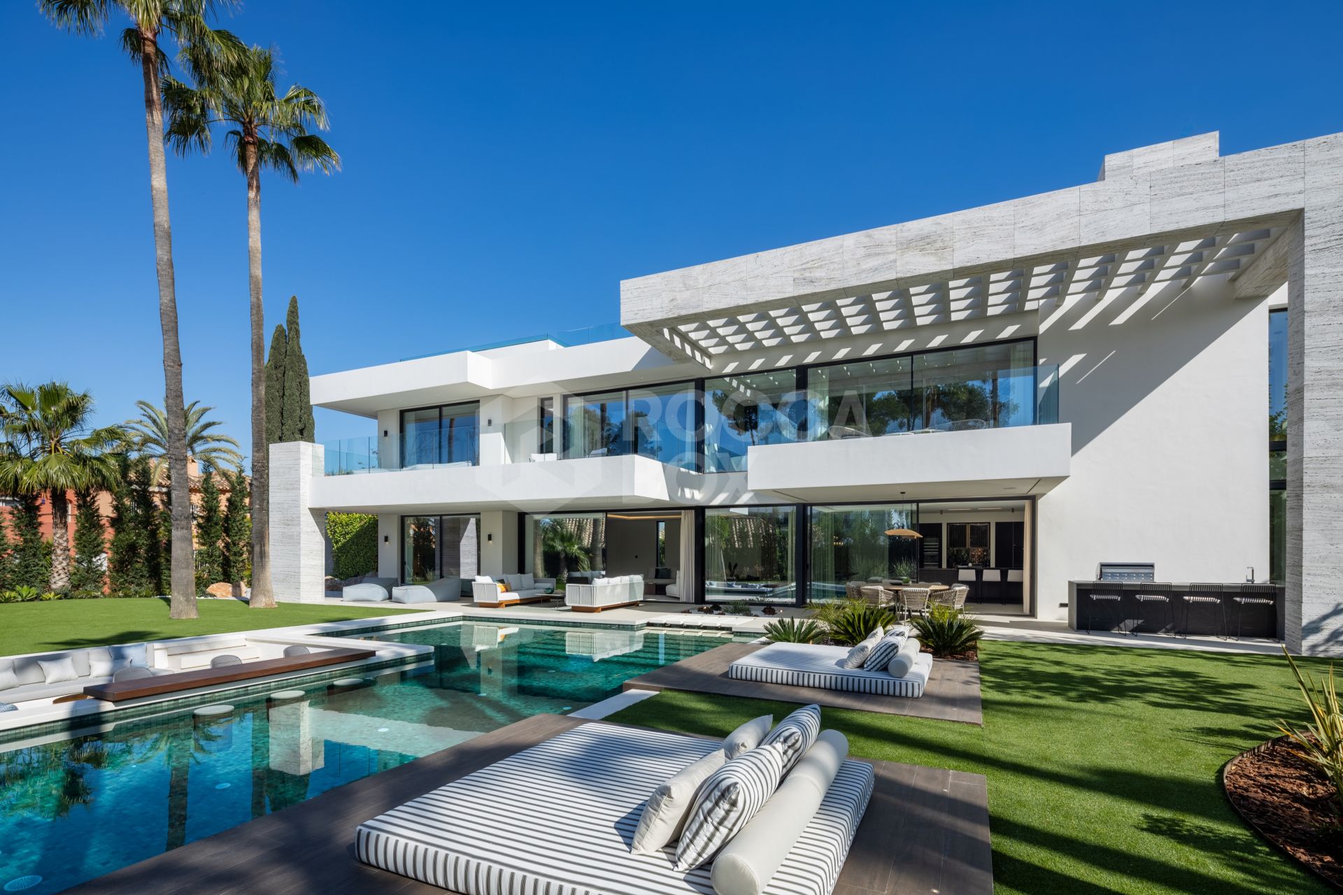 Exquisite Contemporary Villa with Exceptional Design and Prime Location