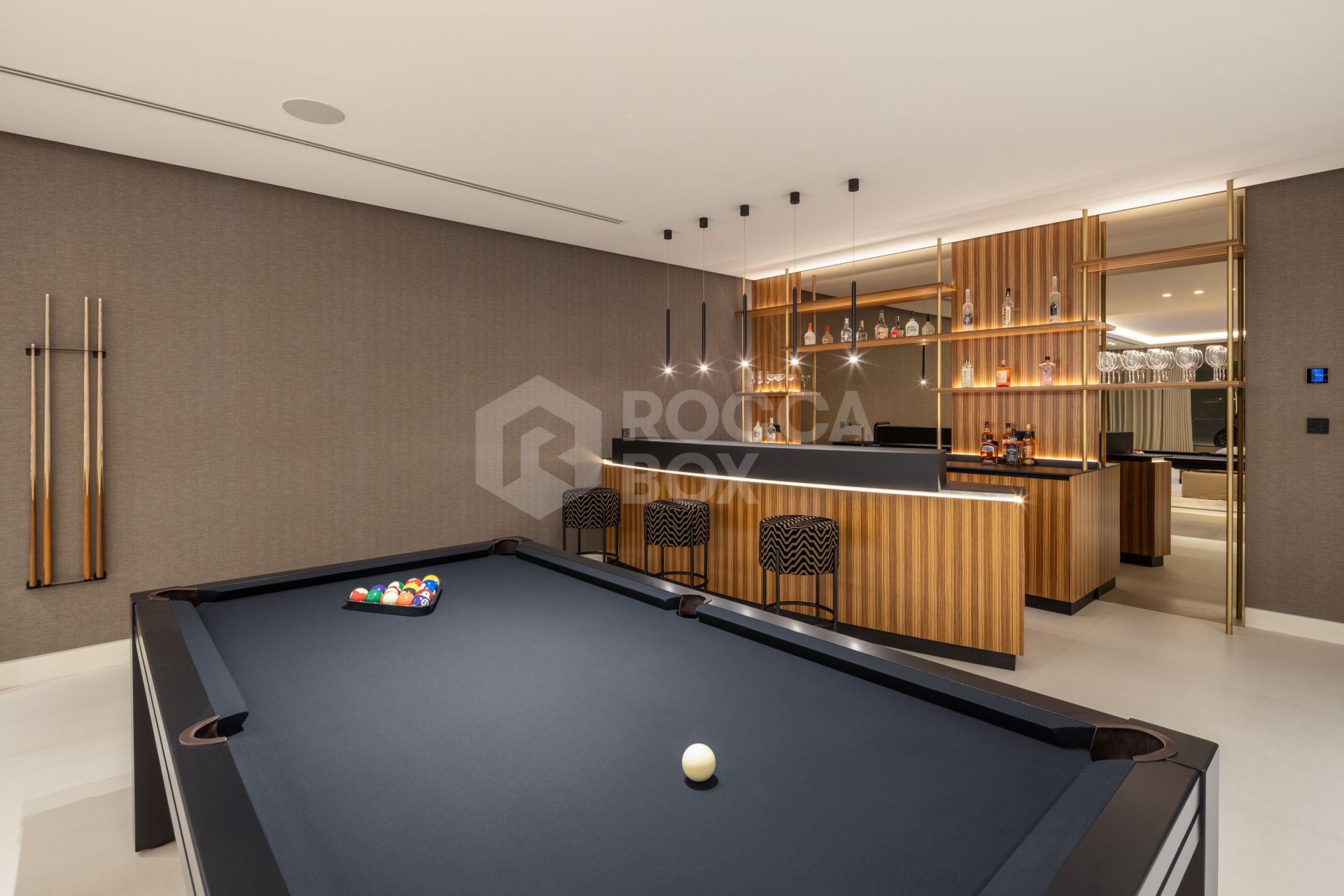 Exquisite Contemporary Villa with Exceptional Design and Prime Location