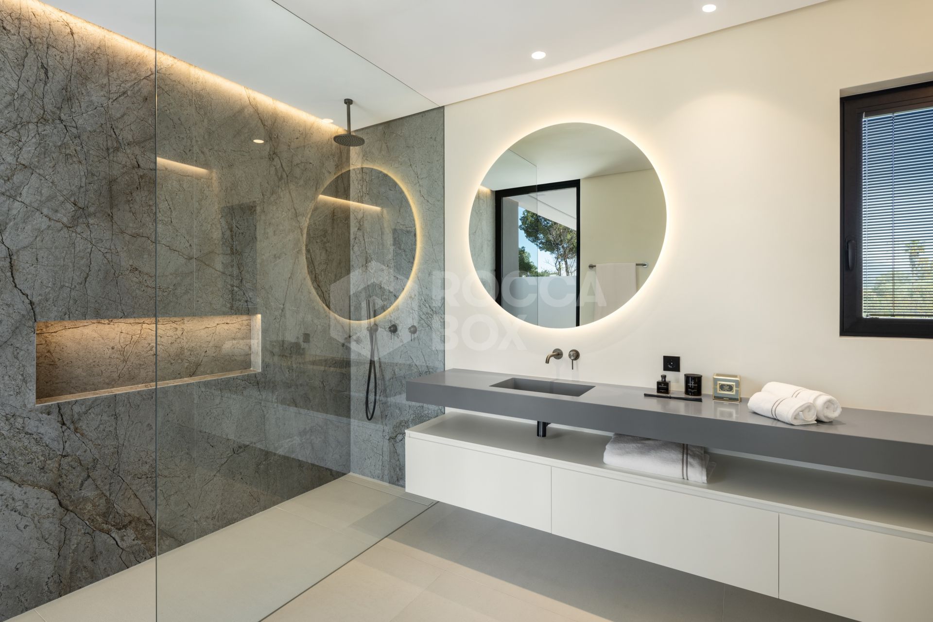 Exquisite Contemporary Villa with Exceptional Design and Prime Location