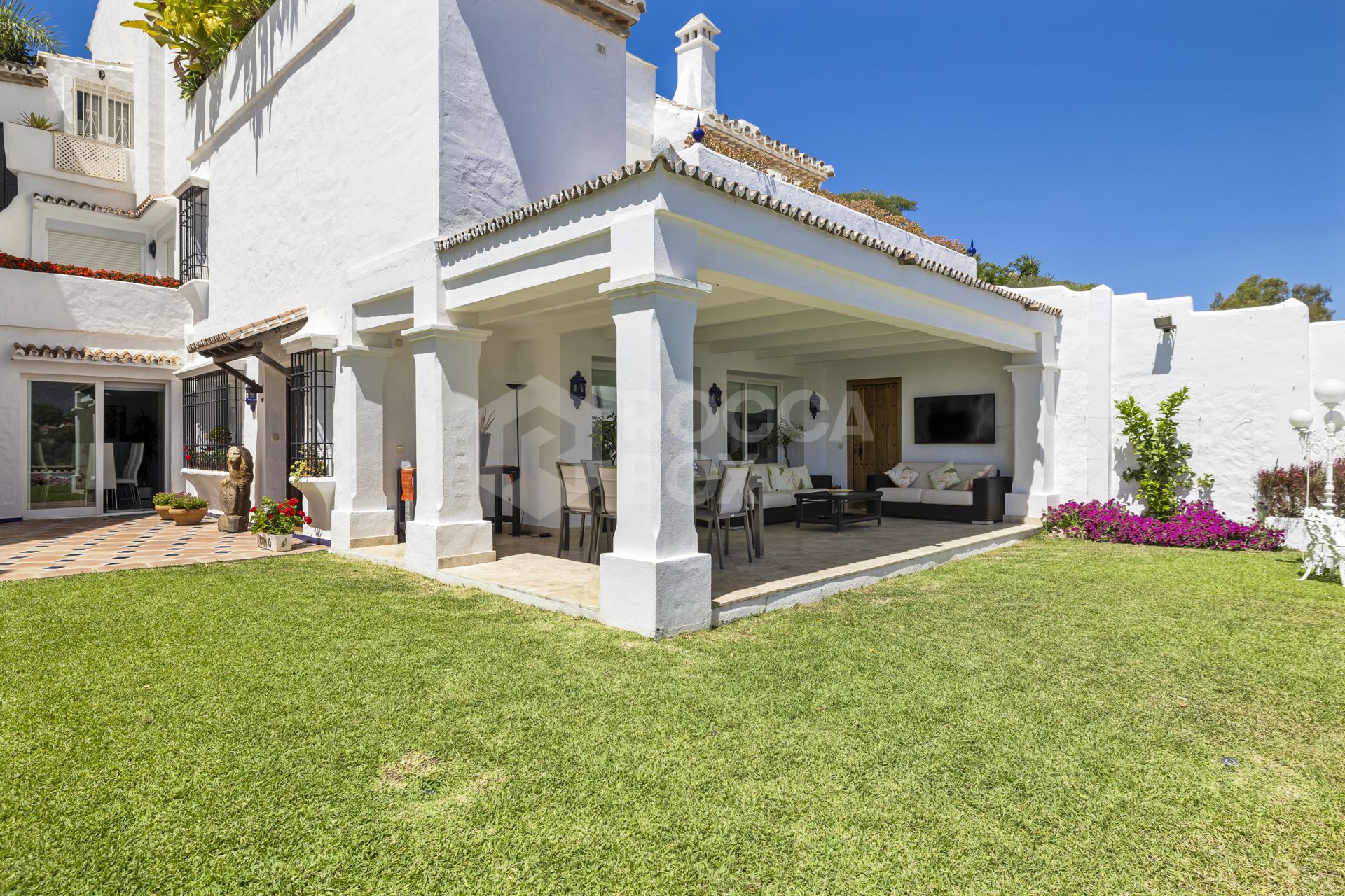 Elegant and Spacious Villa with Stunning La Concha Views, Steps from Puerto Banús