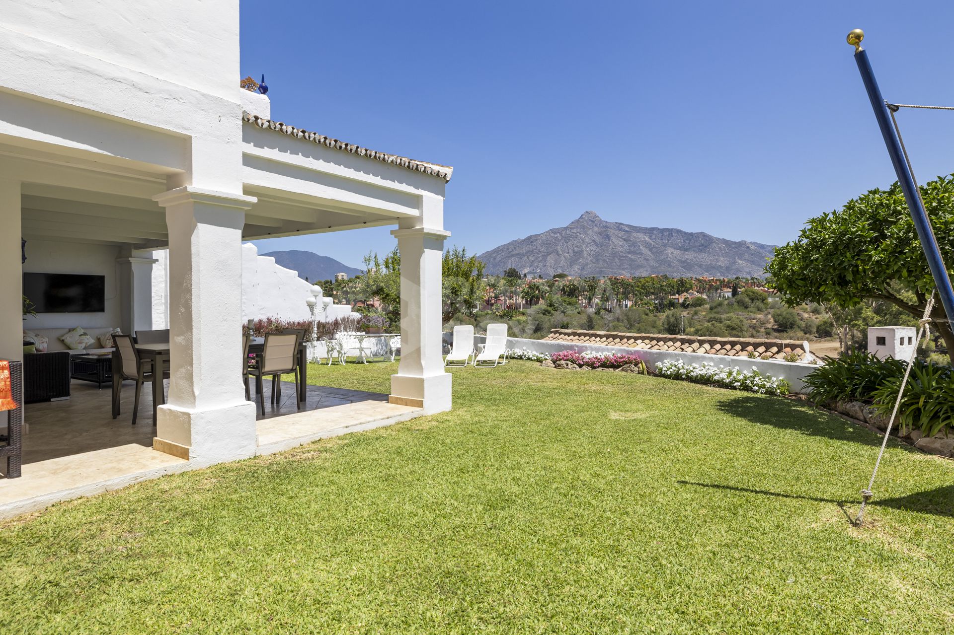 Elegant and Spacious Villa with Stunning La Concha Views, Steps from Puerto Banús