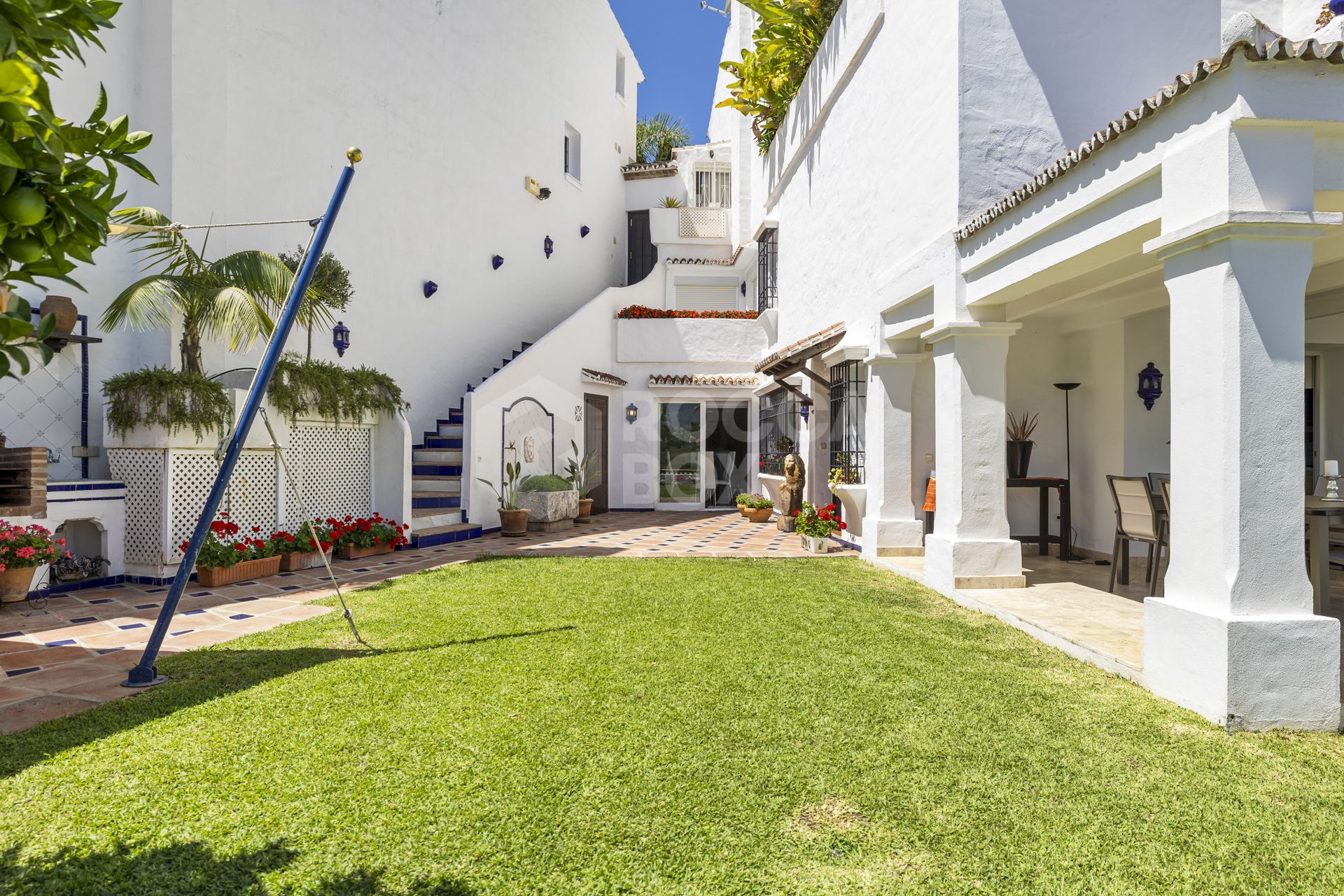 Elegant and Spacious Villa with Stunning La Concha Views, Steps from Puerto Banús