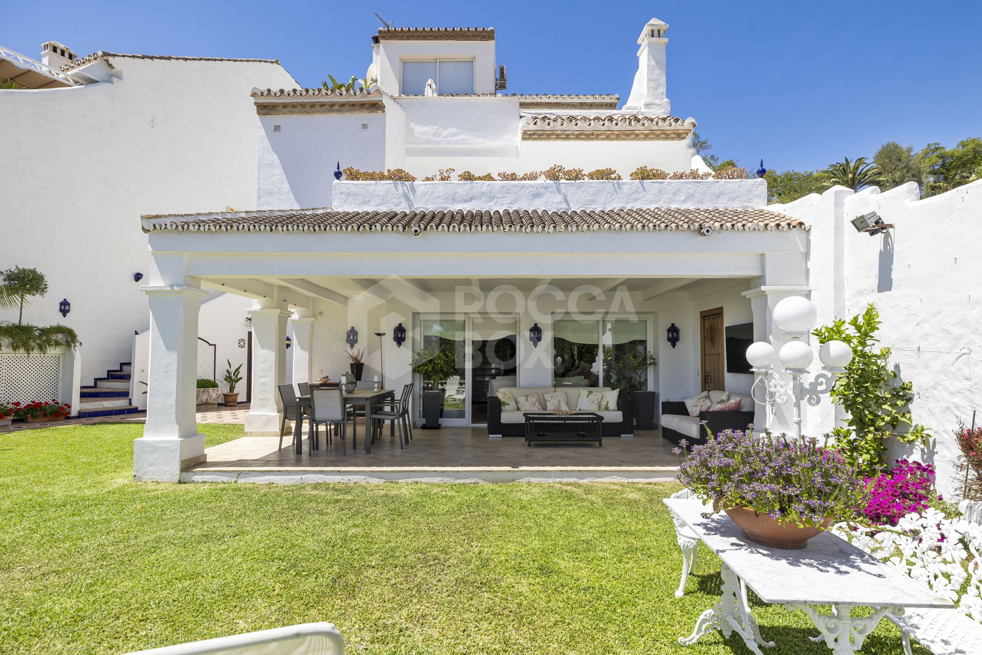 Elegant and Spacious Villa with Stunning La Concha Views, Steps from Puerto Banús