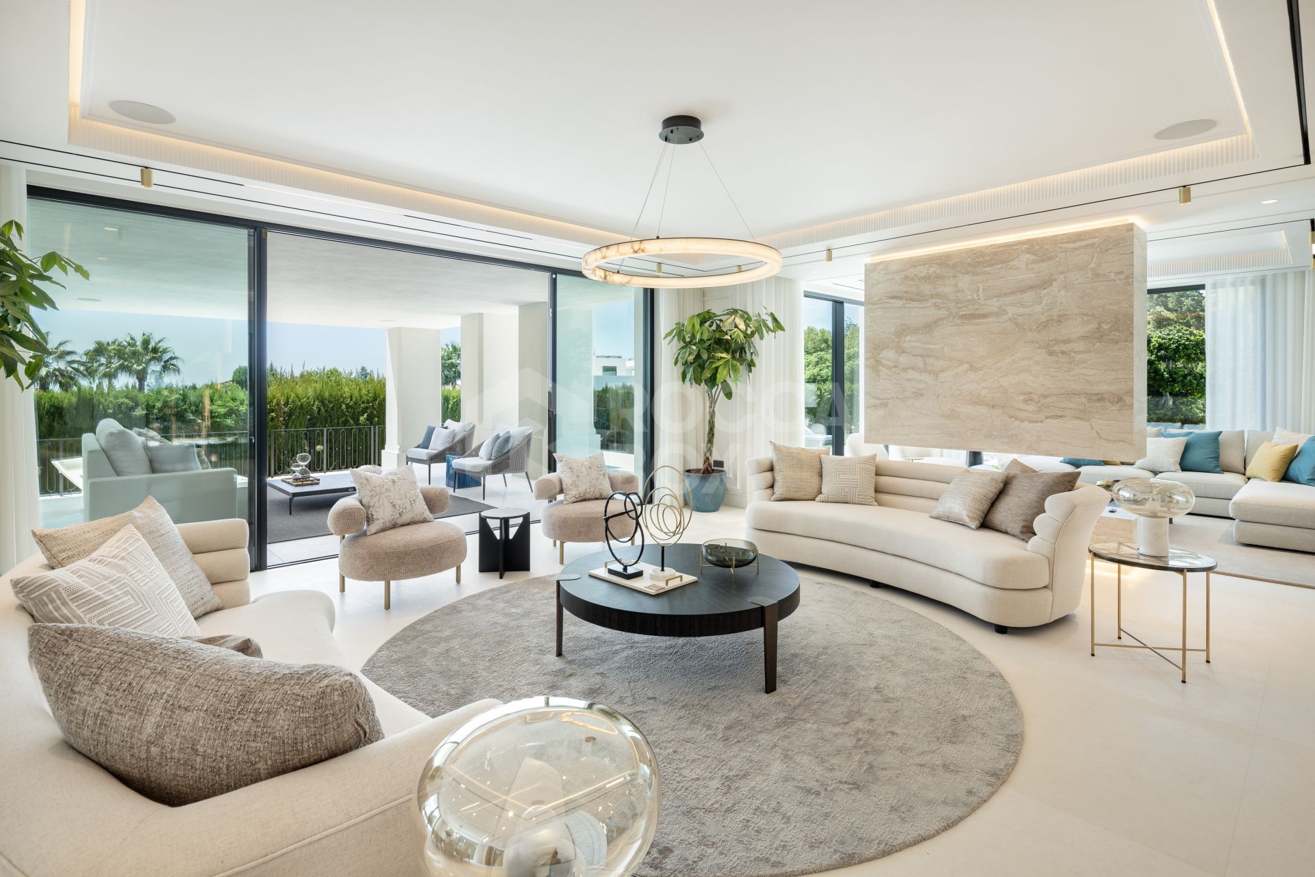 Exquisite 6-Bedroom Villa with Panoramic Sea Views in Marbella's Elite Sierra Blanca