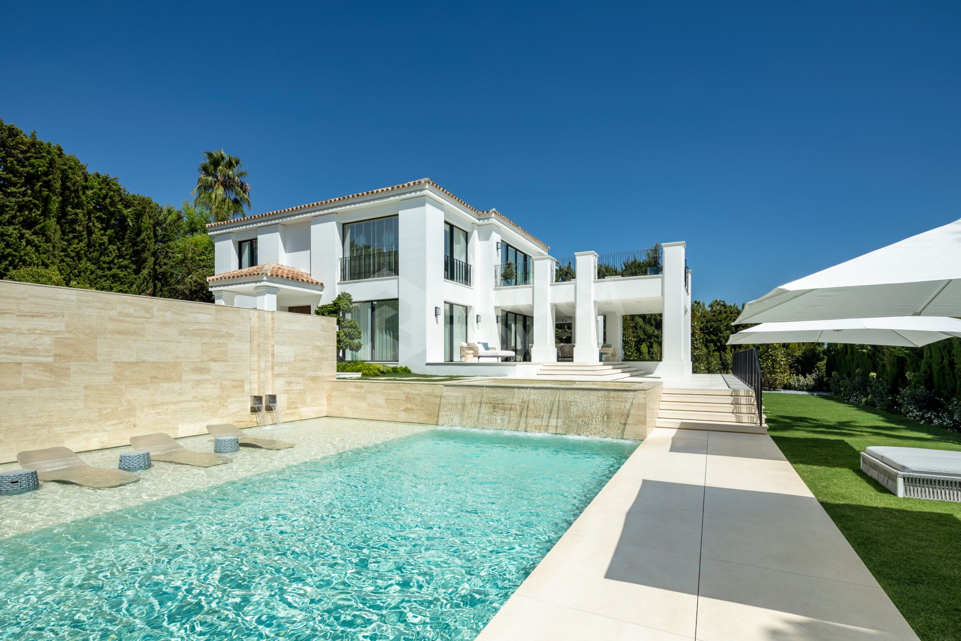 Exquisite 6-Bedroom Villa with Panoramic Sea Views in Marbella's Elite Sierra Blanca