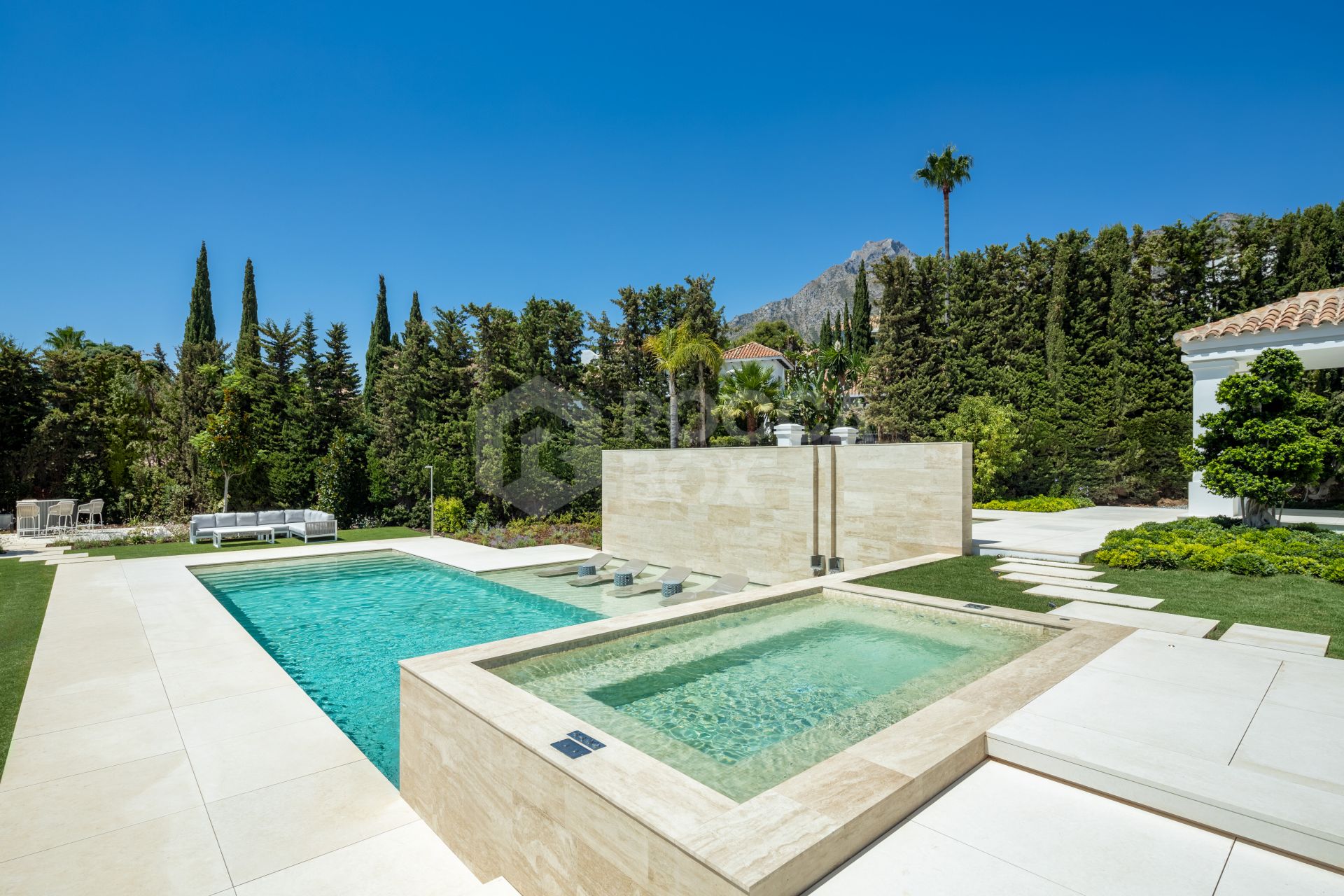 Exquisite 6-Bedroom Villa with Panoramic Sea Views in Marbella's Elite Sierra Blanca