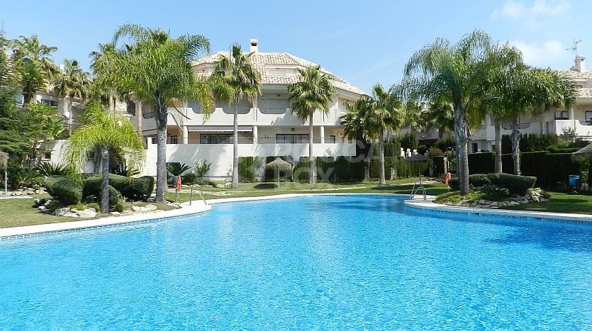 Elegant Semi-Detached House for Rent in Marbella East