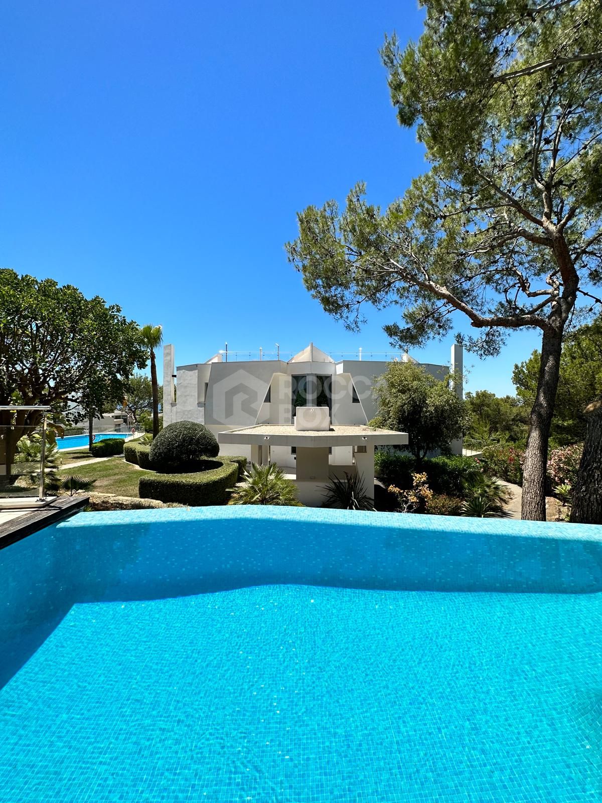 Exquisite Semi-Detached House with Sea Views in Sierra Blanca