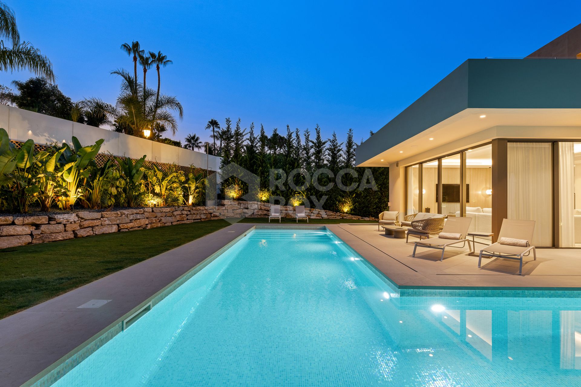 Exquisite Frontline Golf Villa in La Cerquilla with Panoramic Views and High-End Finishes