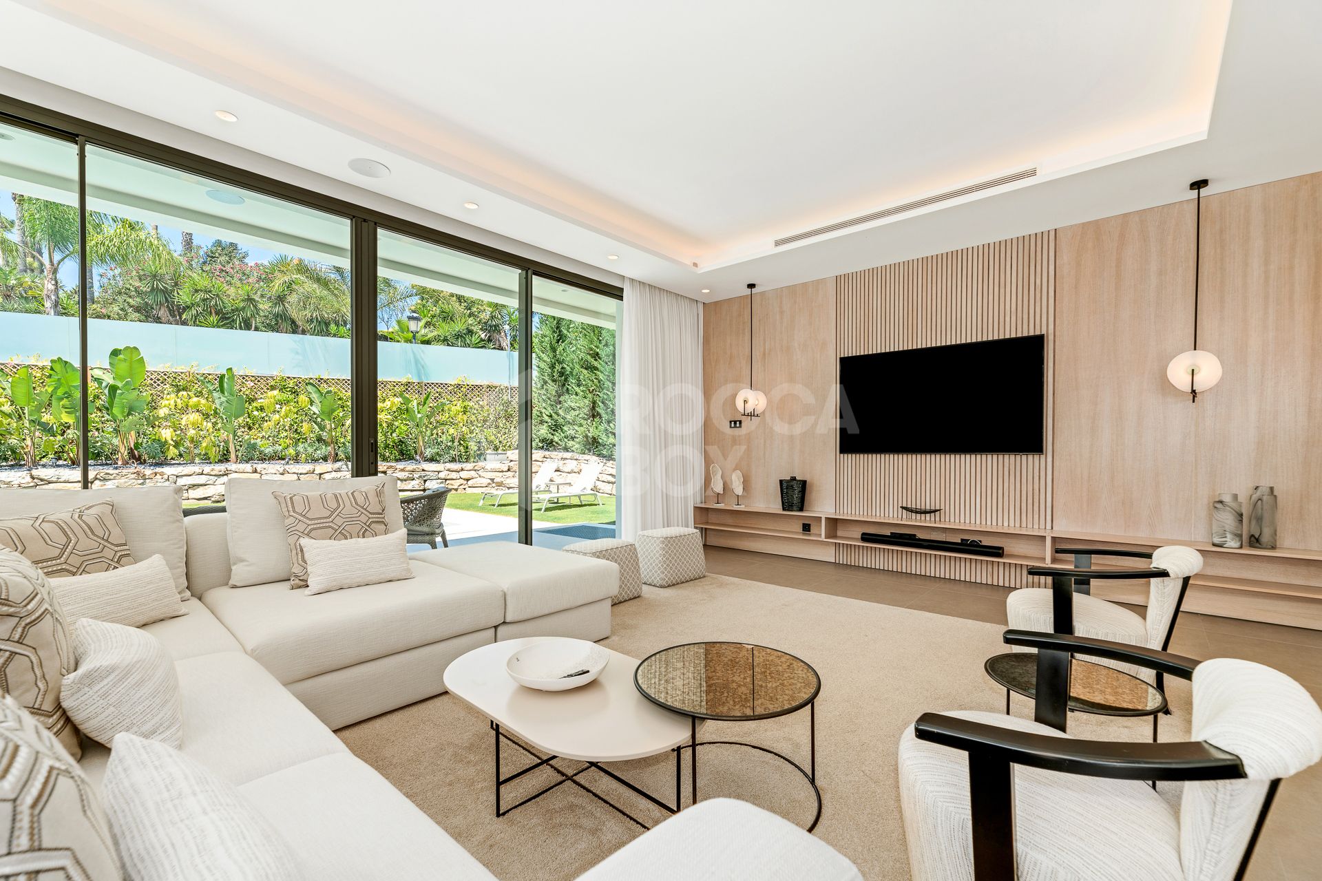 Exquisite Frontline Golf Villa in La Cerquilla with Panoramic Views and High-End Finishes