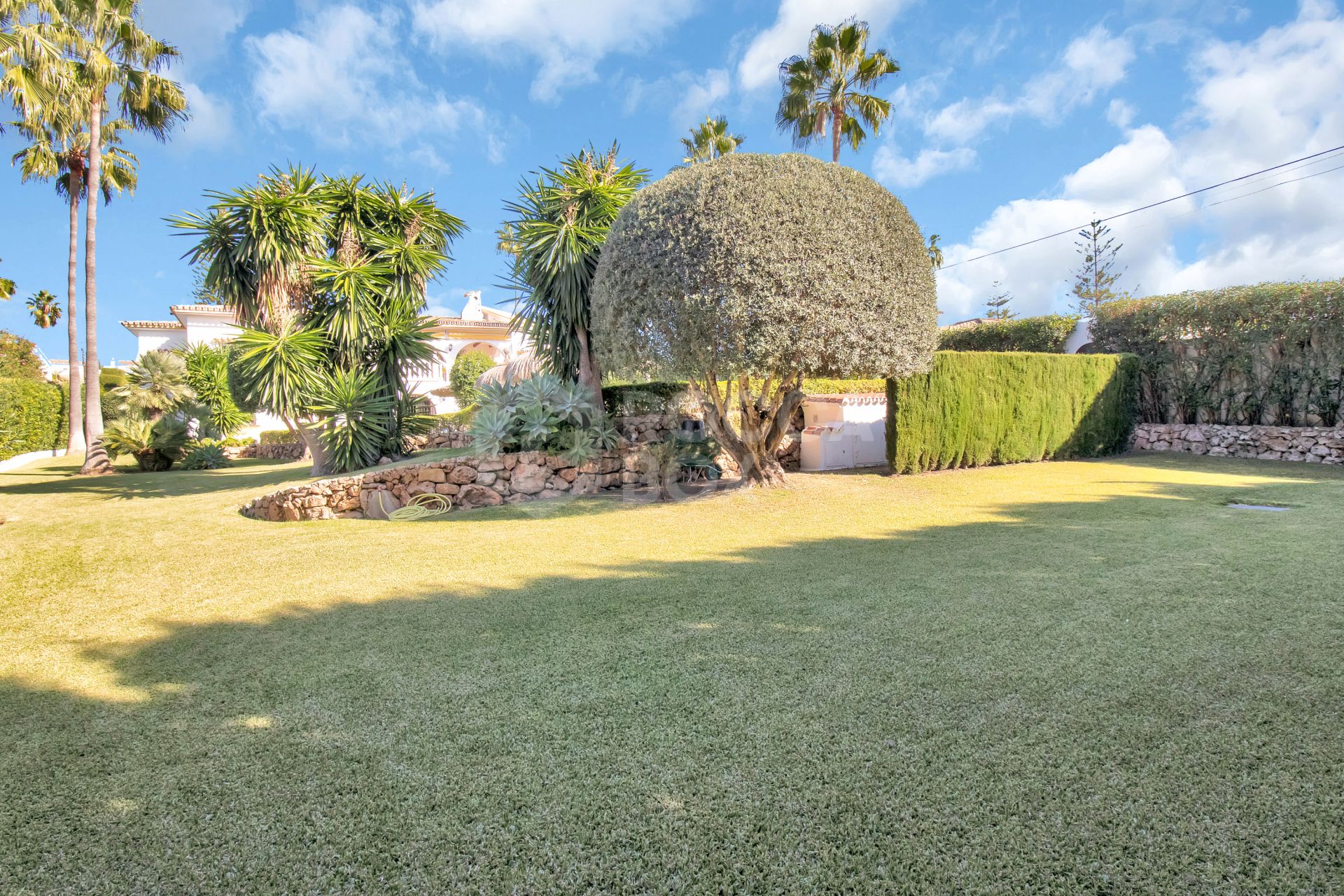 Andalucian Style Villa with Private Garden, Pool, and Jacuzzi