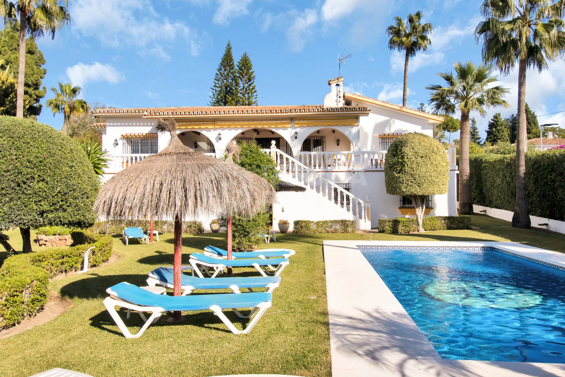 Andalucian Style Villa with Private Garden, Pool, and Jacuzzi