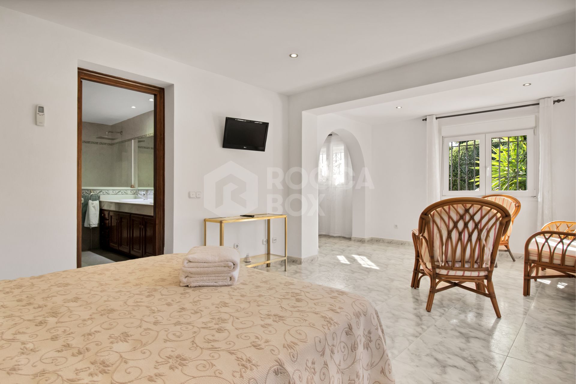 Andalucian Style Villa with Private Garden, Pool, and Jacuzzi