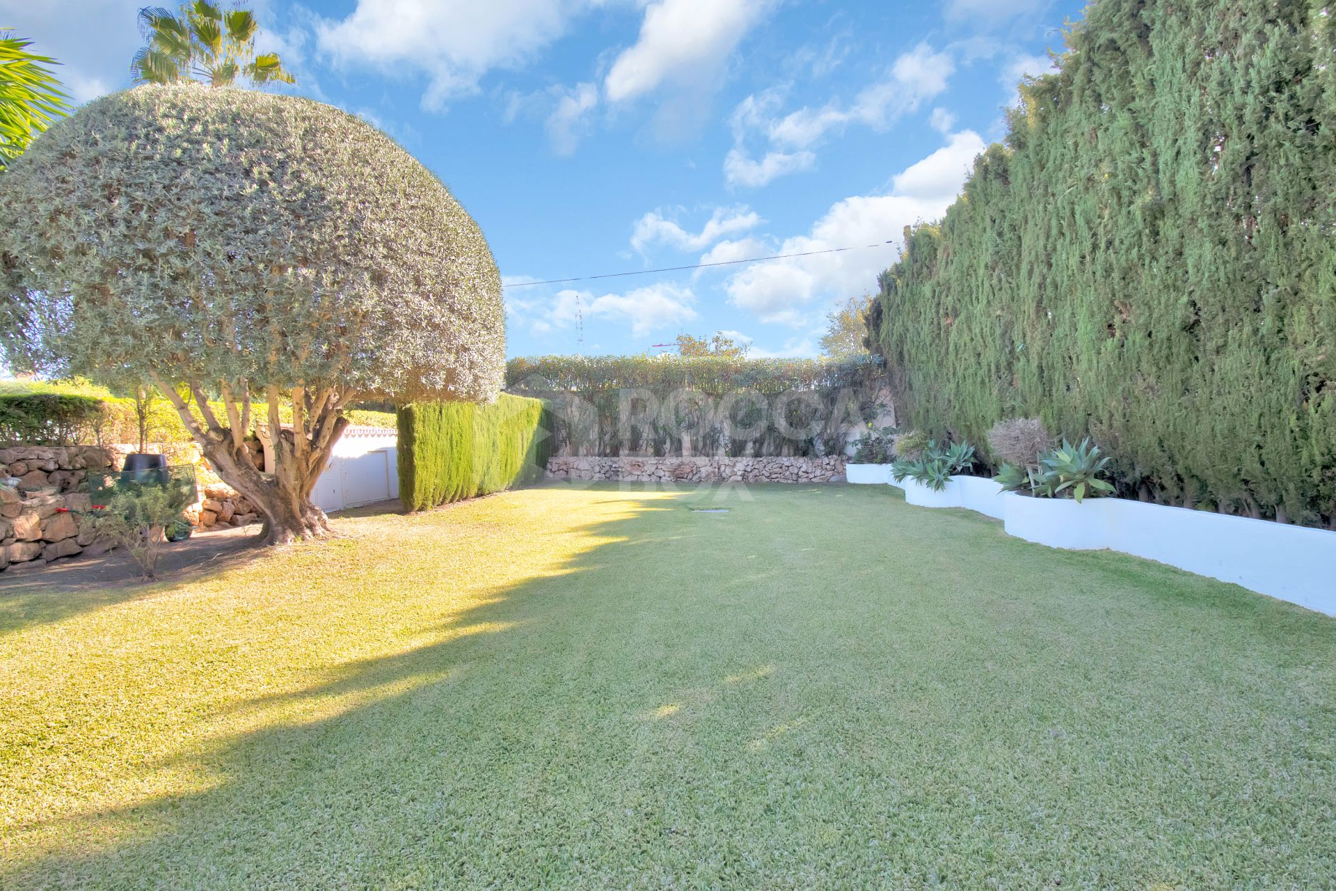 Andalucian Style Villa with Private Garden, Pool, and Jacuzzi