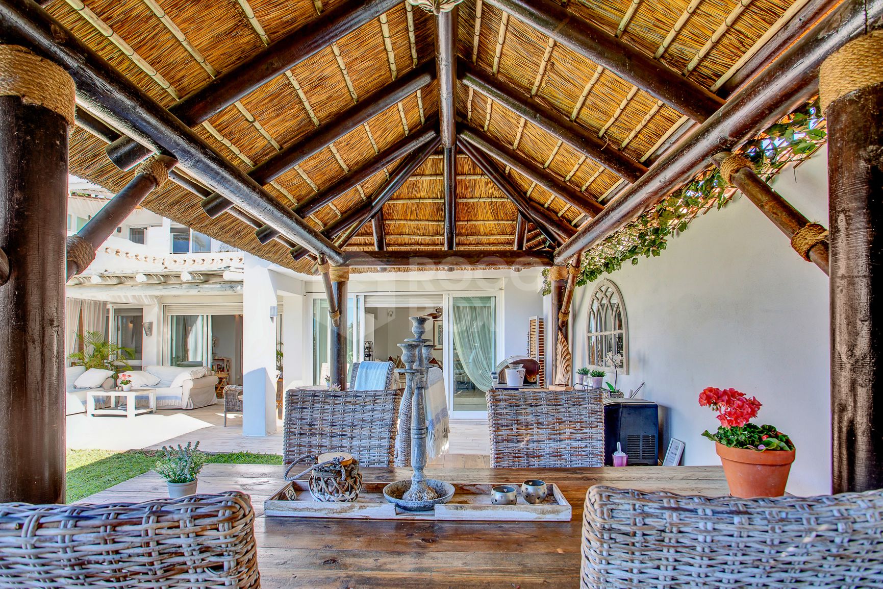 Luxury Family Villa in Marbesa: A Coastal Paradise