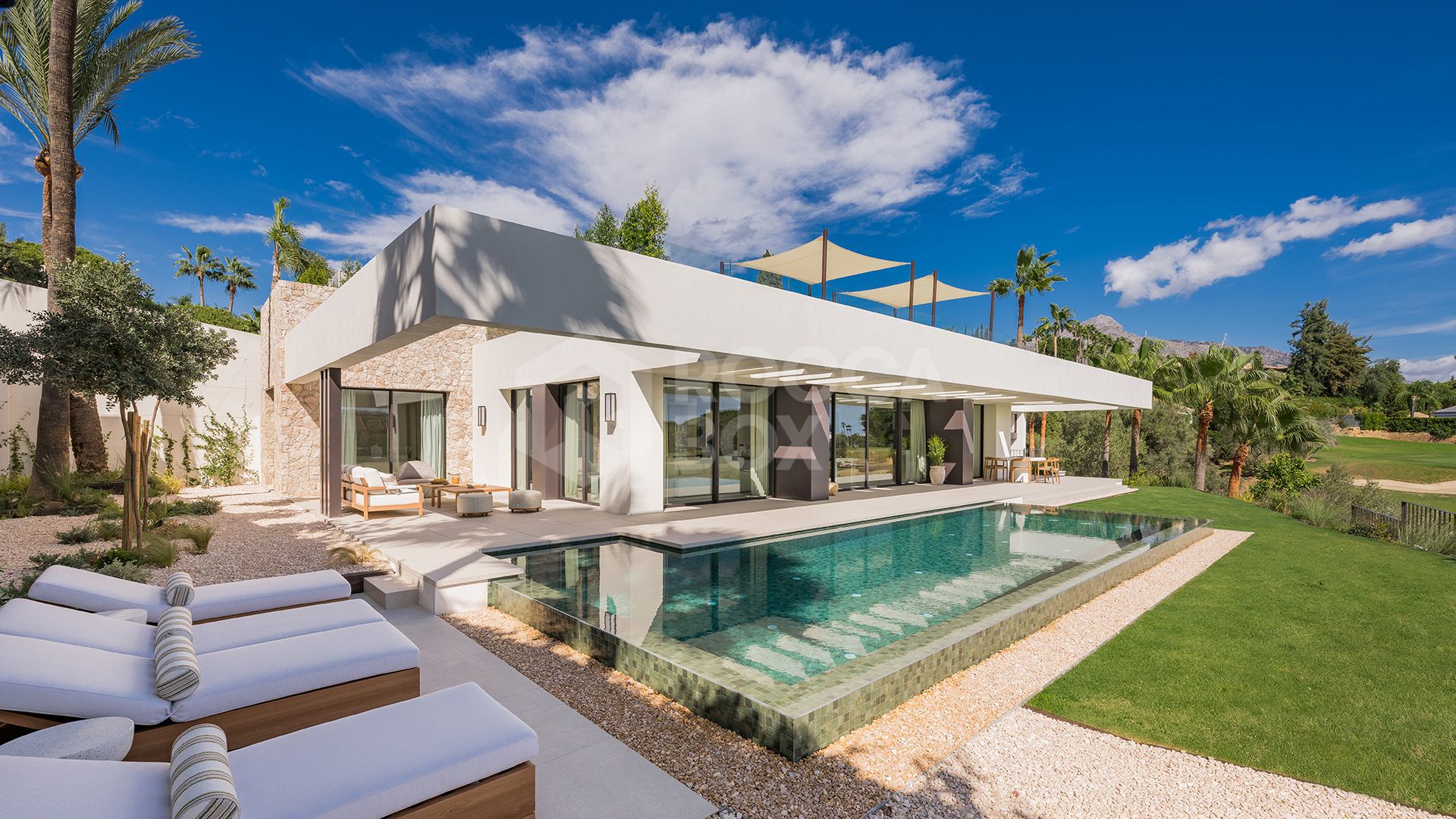 Luxurious Golf Front Villa with Rooftop Entertainment & Stunning Views