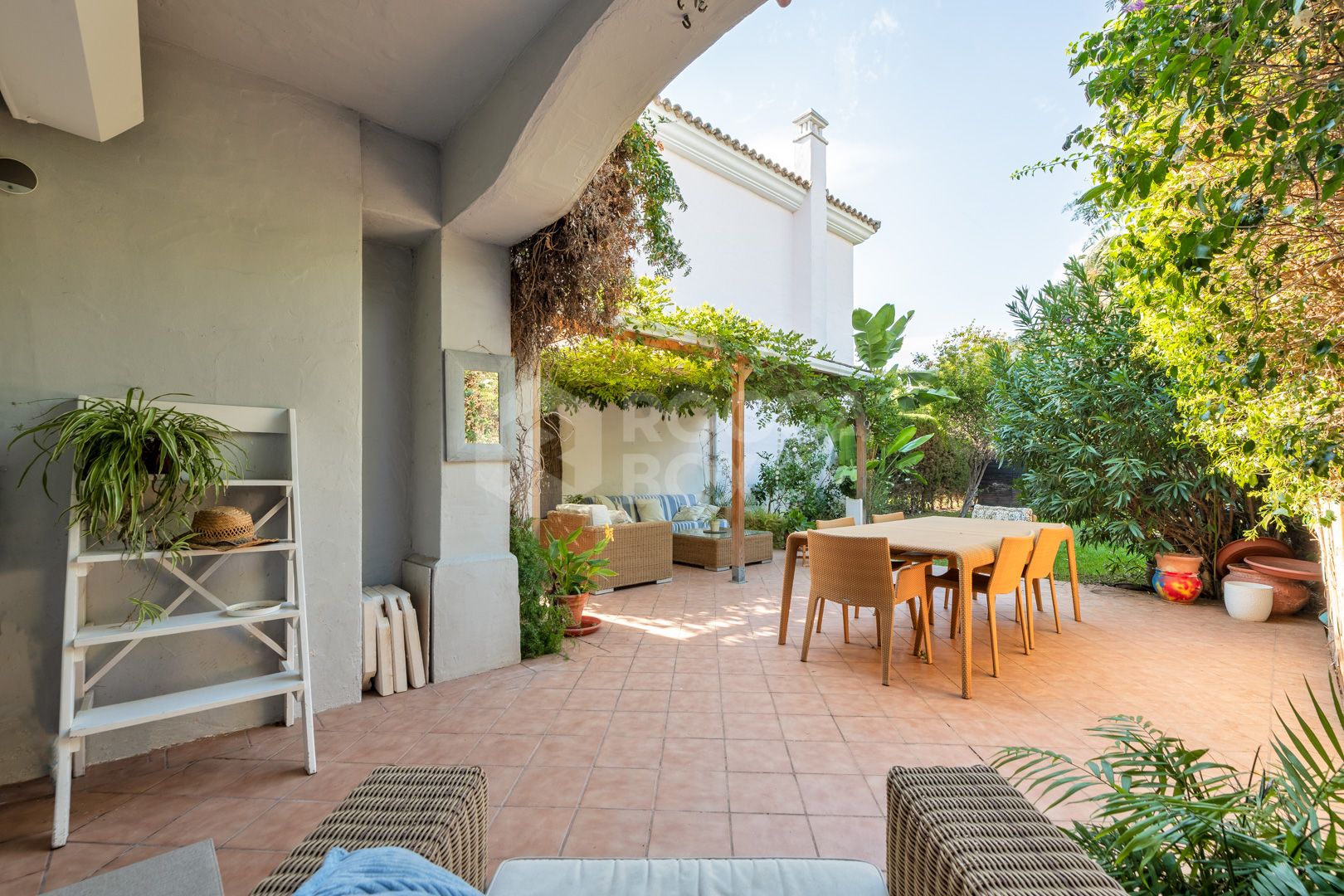 Elegant Semi-Detached House for Rent in Estepona's Prestigious Bel Air