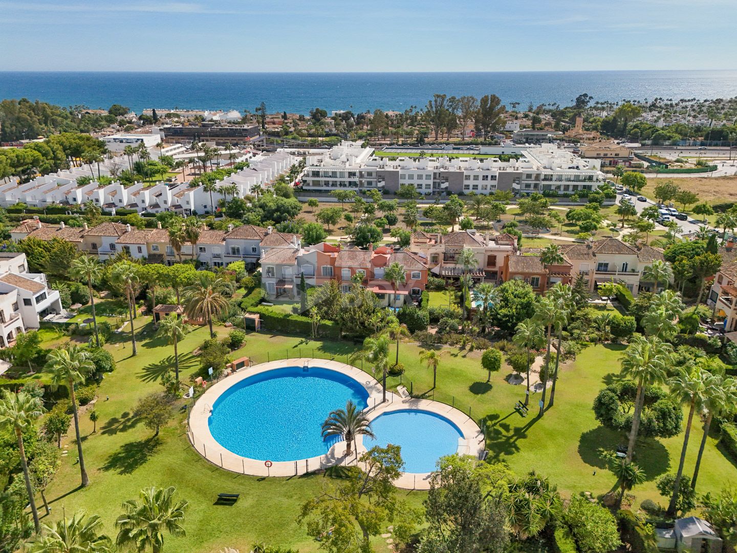 Elegant Semi-Detached House for Rent in Estepona's Prestigious Bel Air