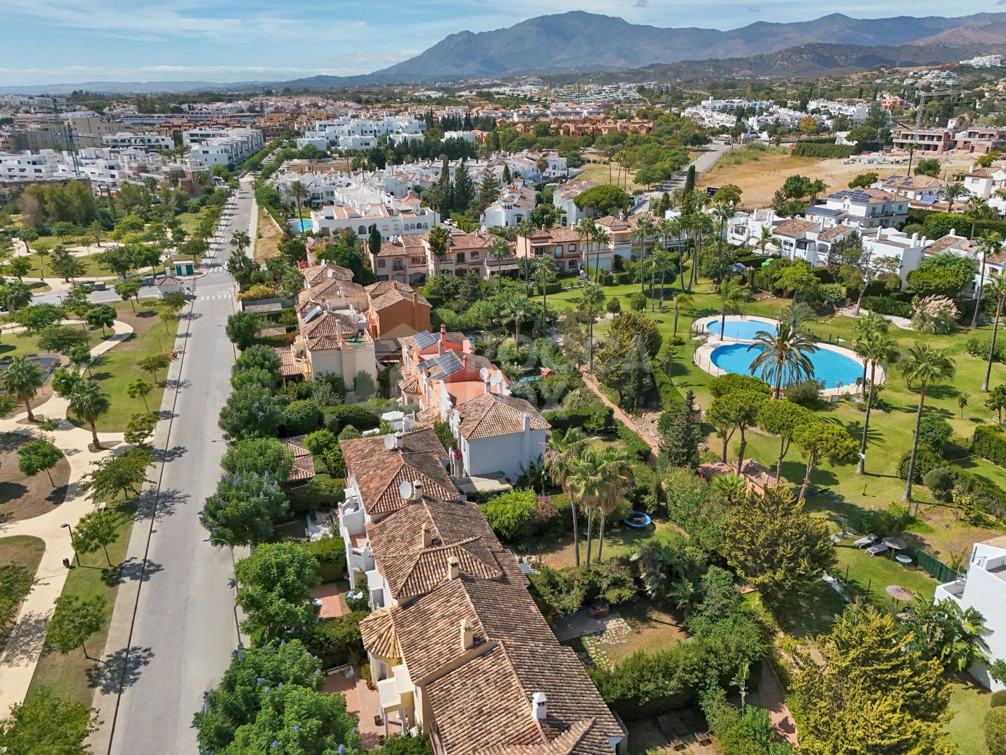 Elegant Semi-Detached House for Rent in Estepona's Prestigious Bel Air