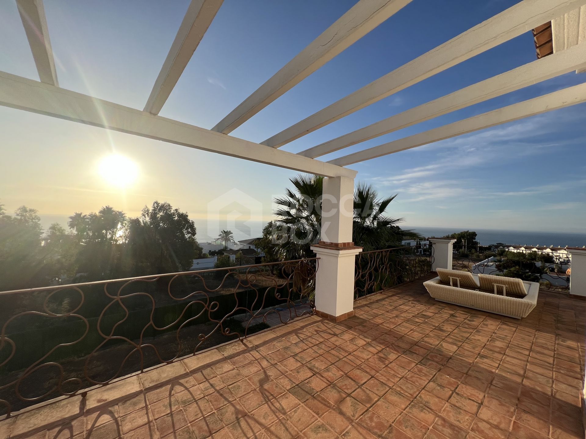 Exquisite Villa with Panoramic Sea Views in Manilva Beach