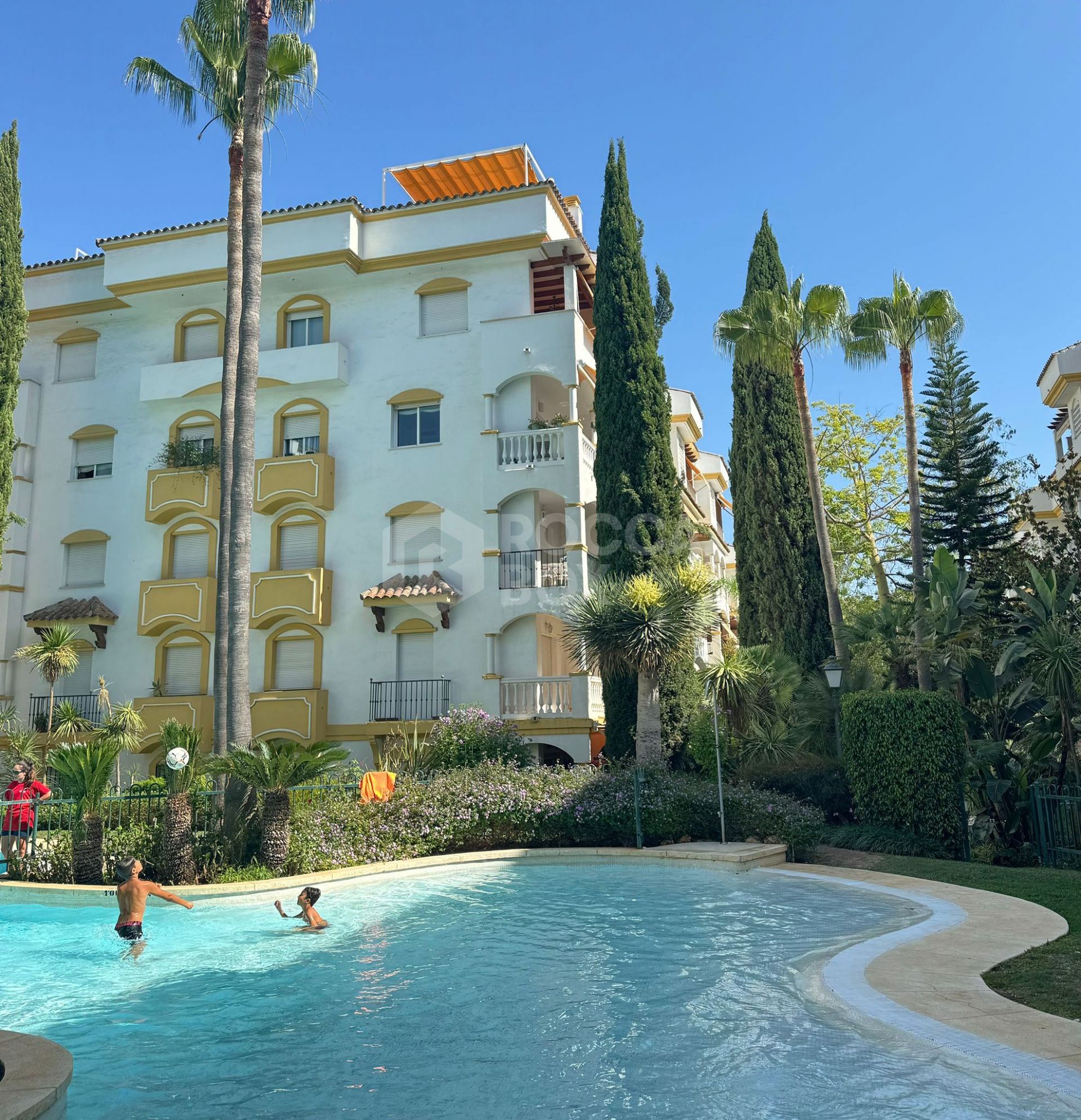 Elegant Ground Floor Apartment for Rent in Marbella's Golden Mile