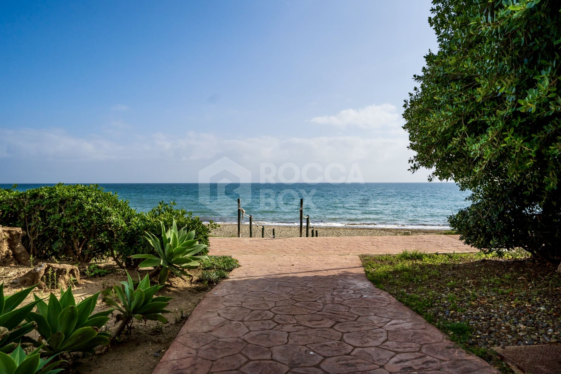 Charming Coastal Apartment with Direct Sea Access