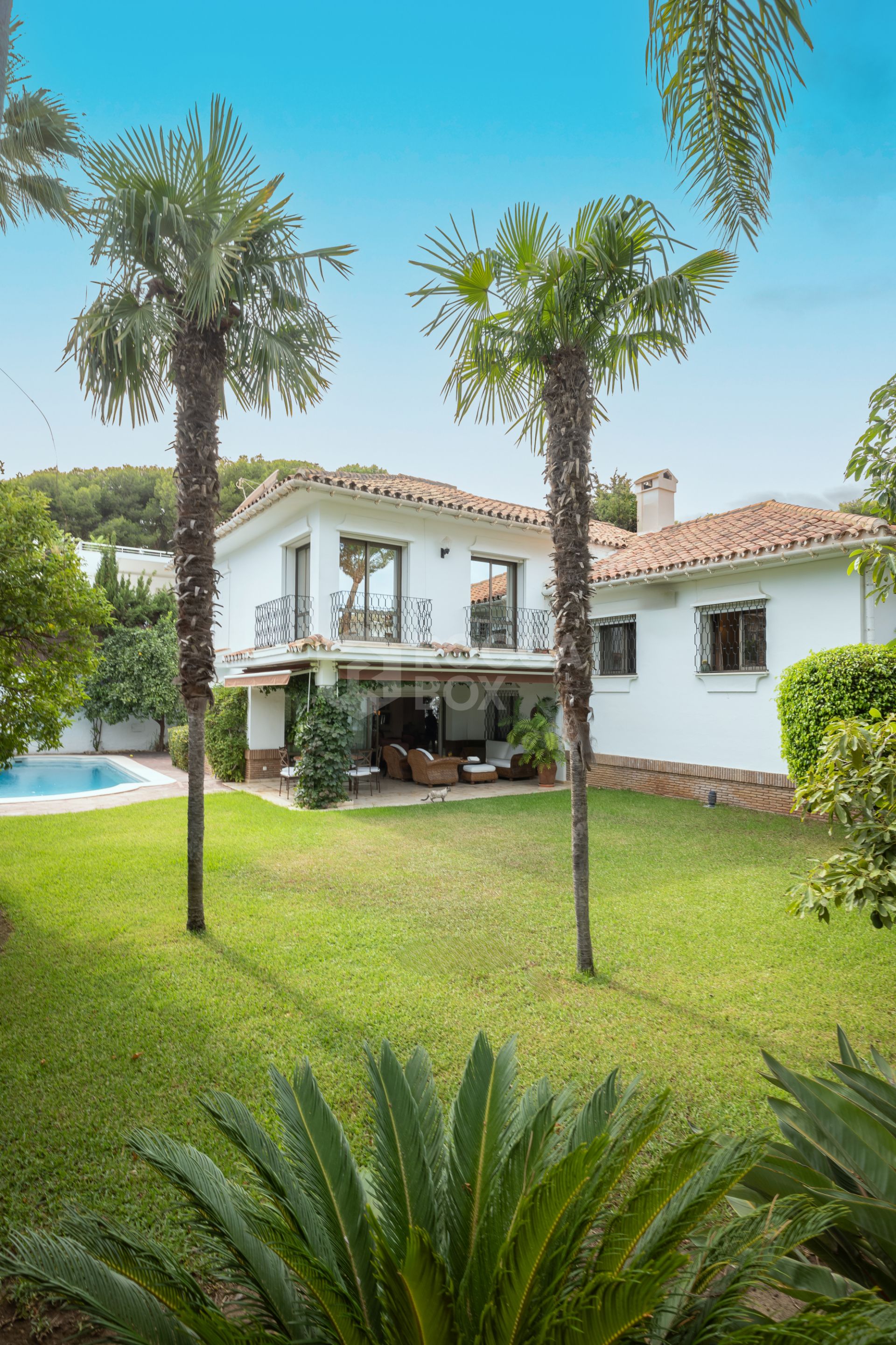 Stunning Beachside Villa in Exclusive Los Monteros, East Marbella