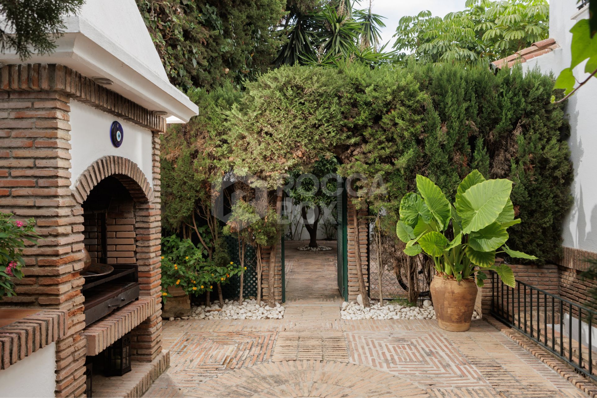 Stunning Beachside Villa in Exclusive Los Monteros, East Marbella