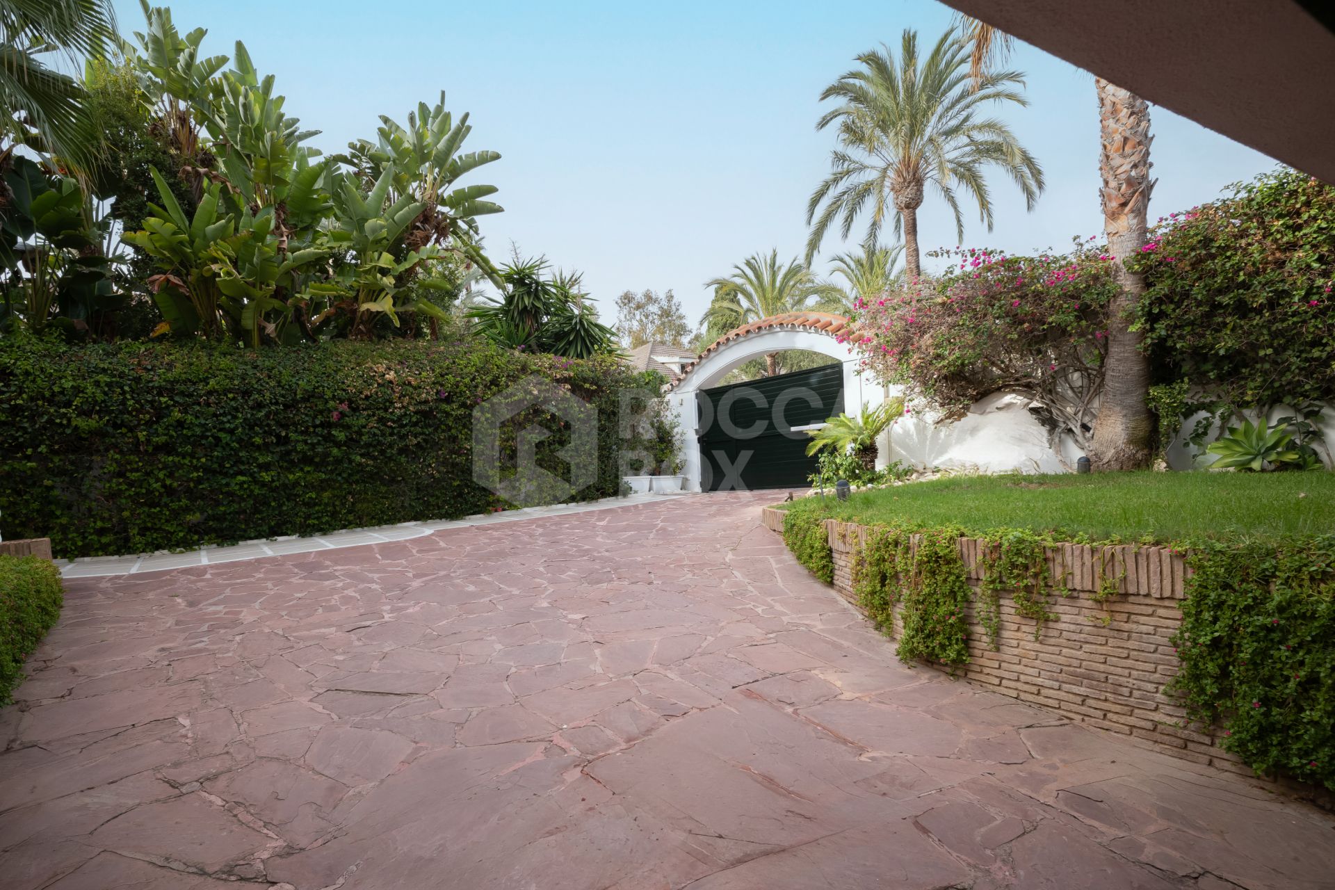 Stunning Beachside Villa in Exclusive Los Monteros, East Marbella