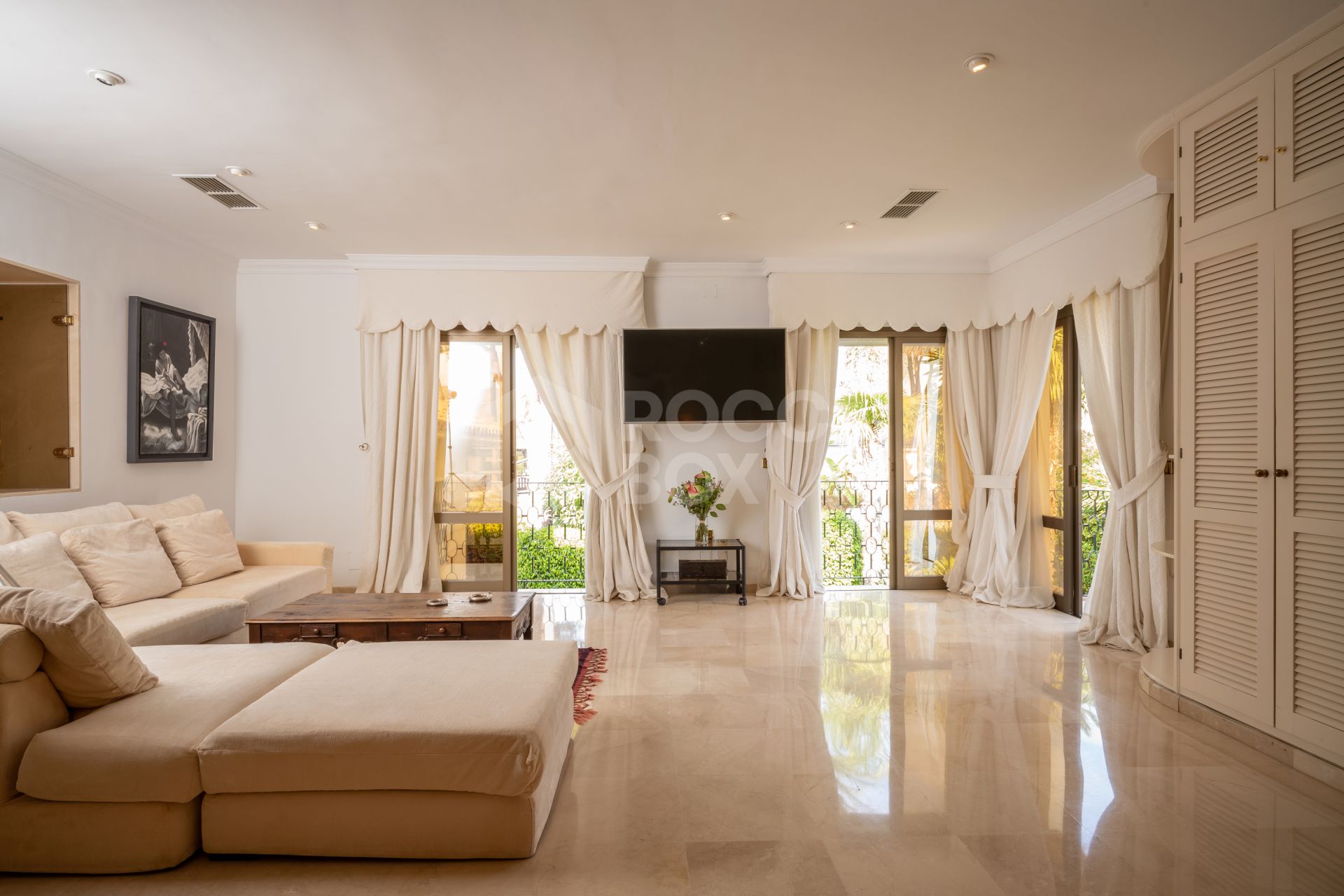 Stunning Beachside Villa in Exclusive Los Monteros, East Marbella