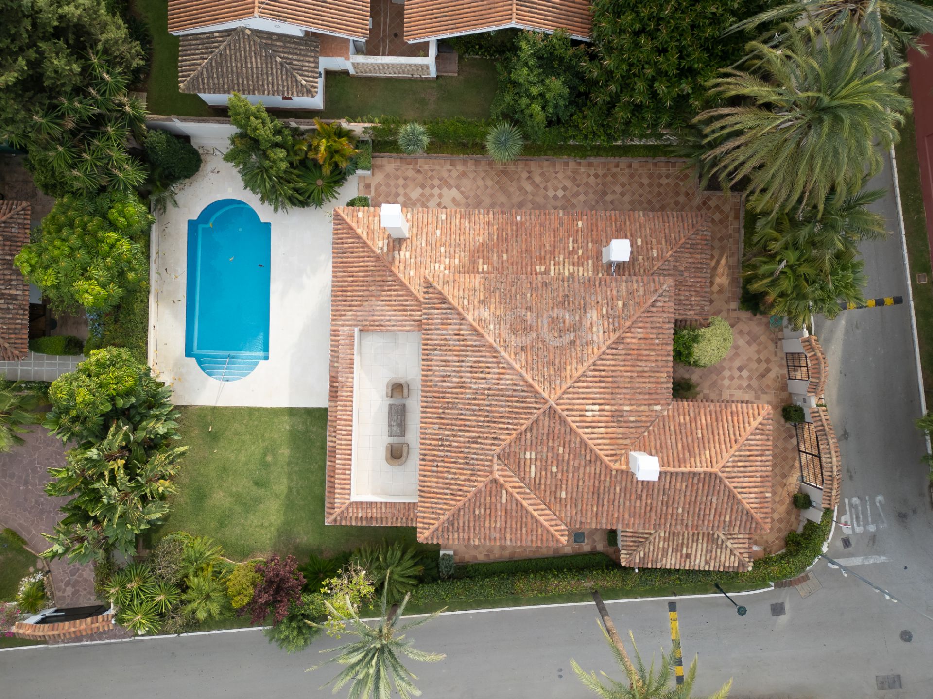 Stunning Beachside Villa in Exclusive Los Monteros, East Marbella