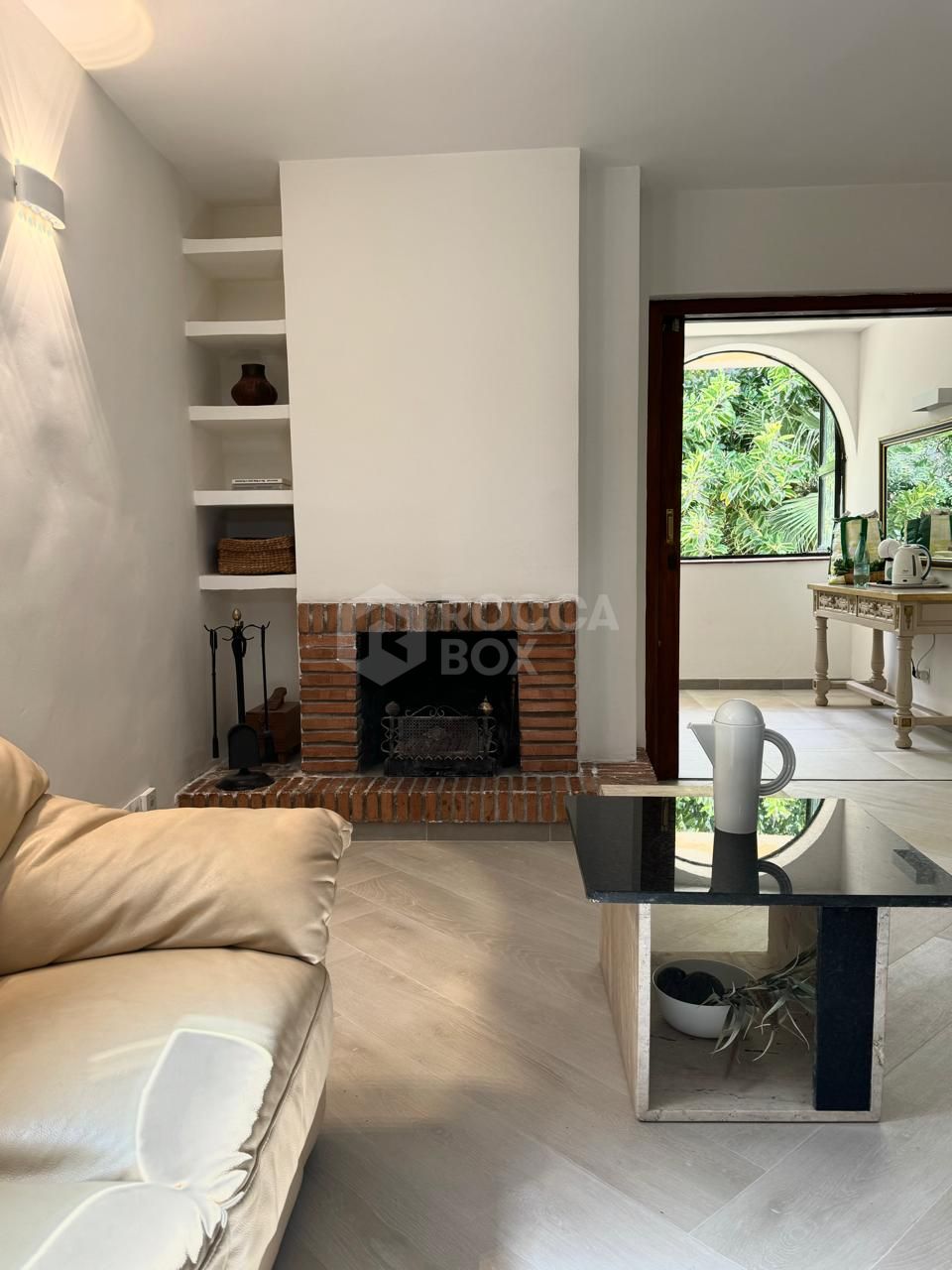 Luxurious Beachside Apartment in Estepona's Prestigious Hacienda Beach