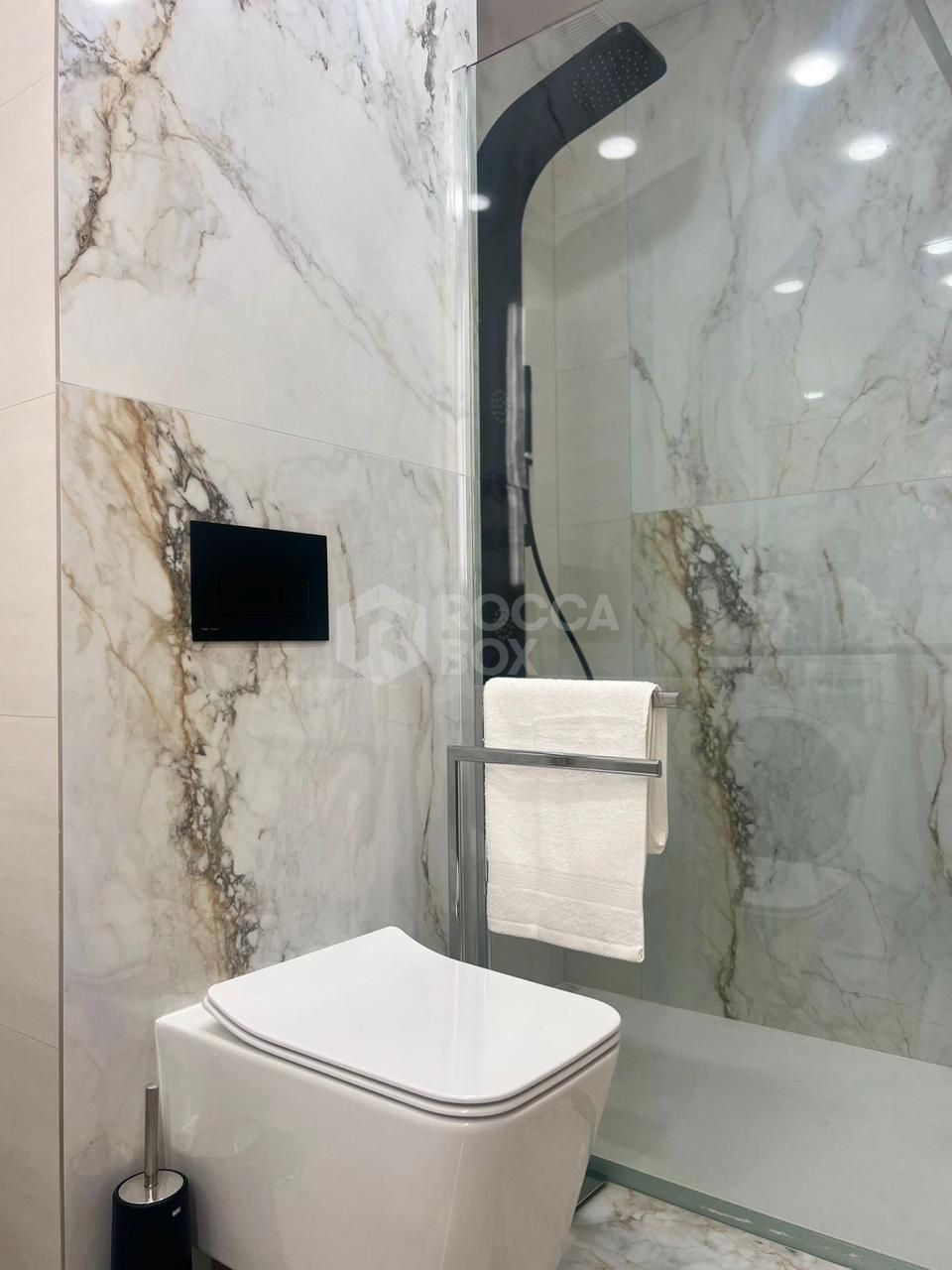 Luxurious Beachside Apartment in Estepona's Prestigious Hacienda Beach