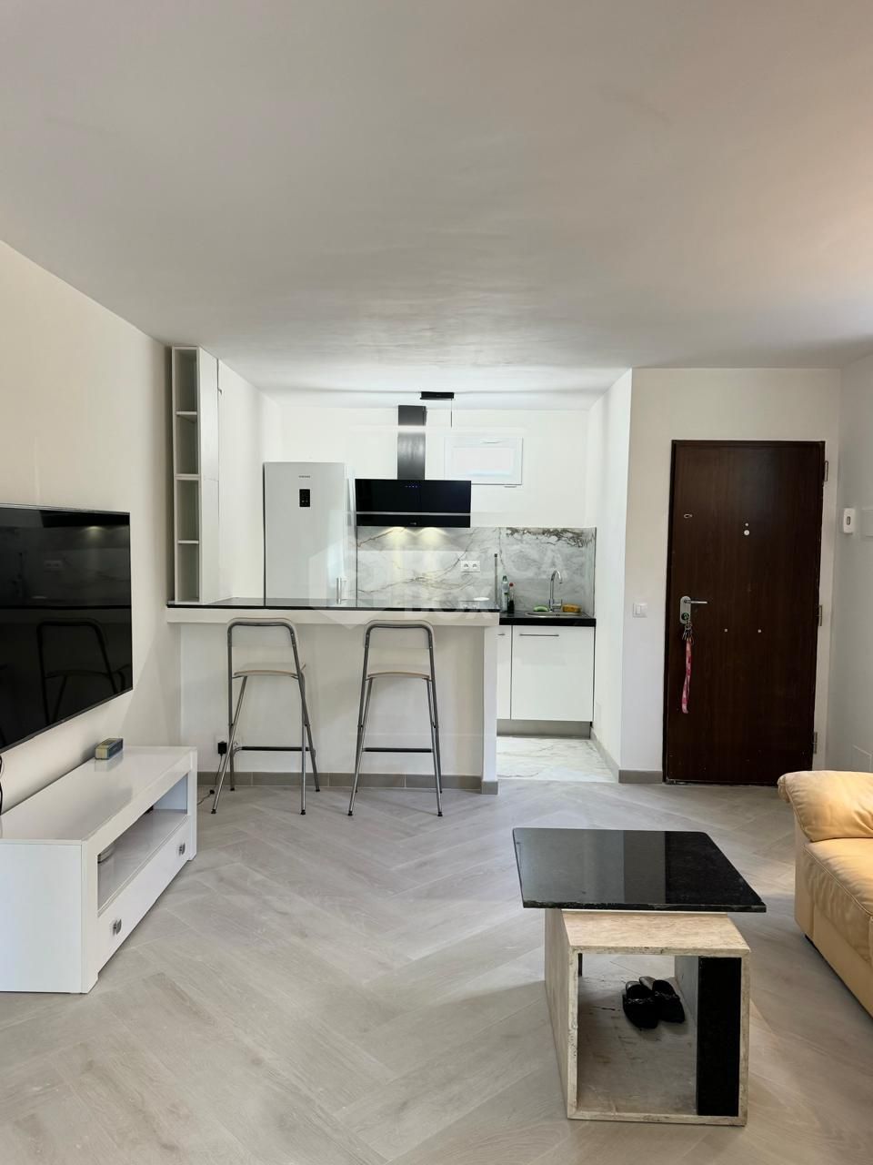 Luxurious Beachside Apartment in Estepona's Prestigious Hacienda Beach