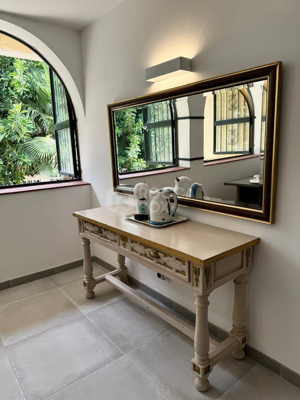 Luxurious Beachside Apartment in Estepona's Prestigious Hacienda Beach