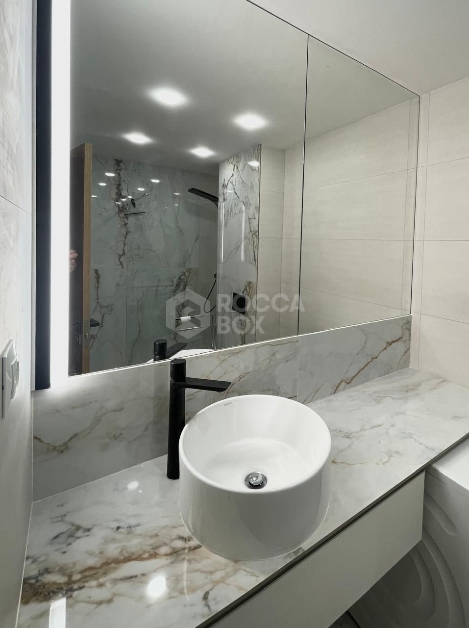 Luxurious Beachside Apartment in Estepona's Prestigious Hacienda Beach