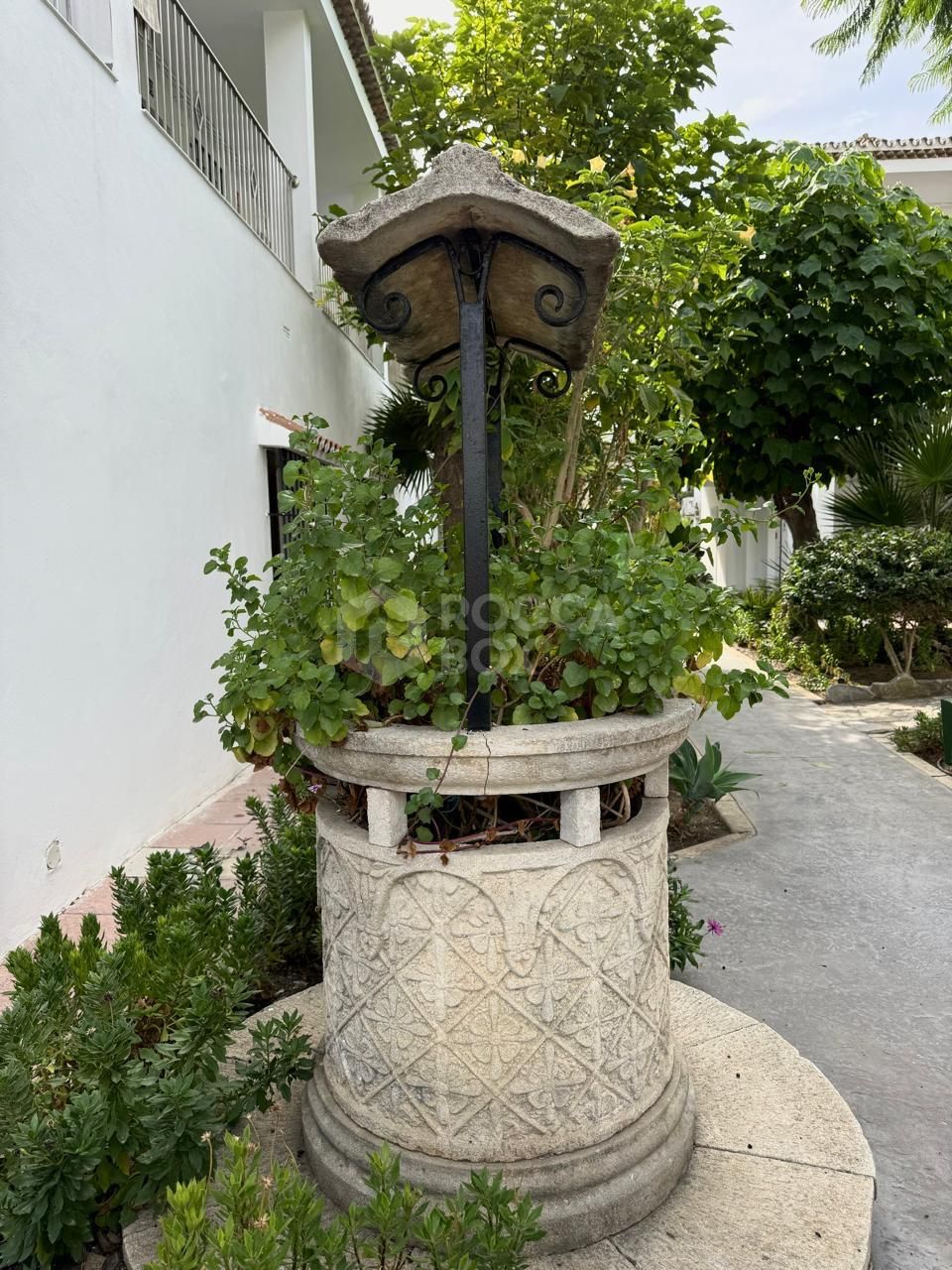 Luxurious Beachside Apartment in Estepona's Prestigious Hacienda Beach