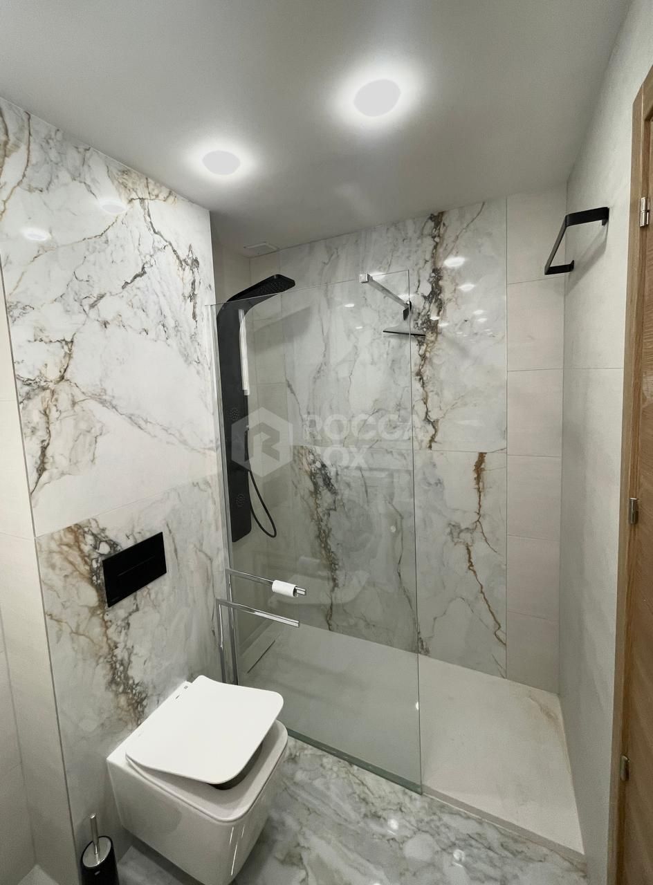 Luxurious Beachside Apartment in Estepona's Prestigious Hacienda Beach