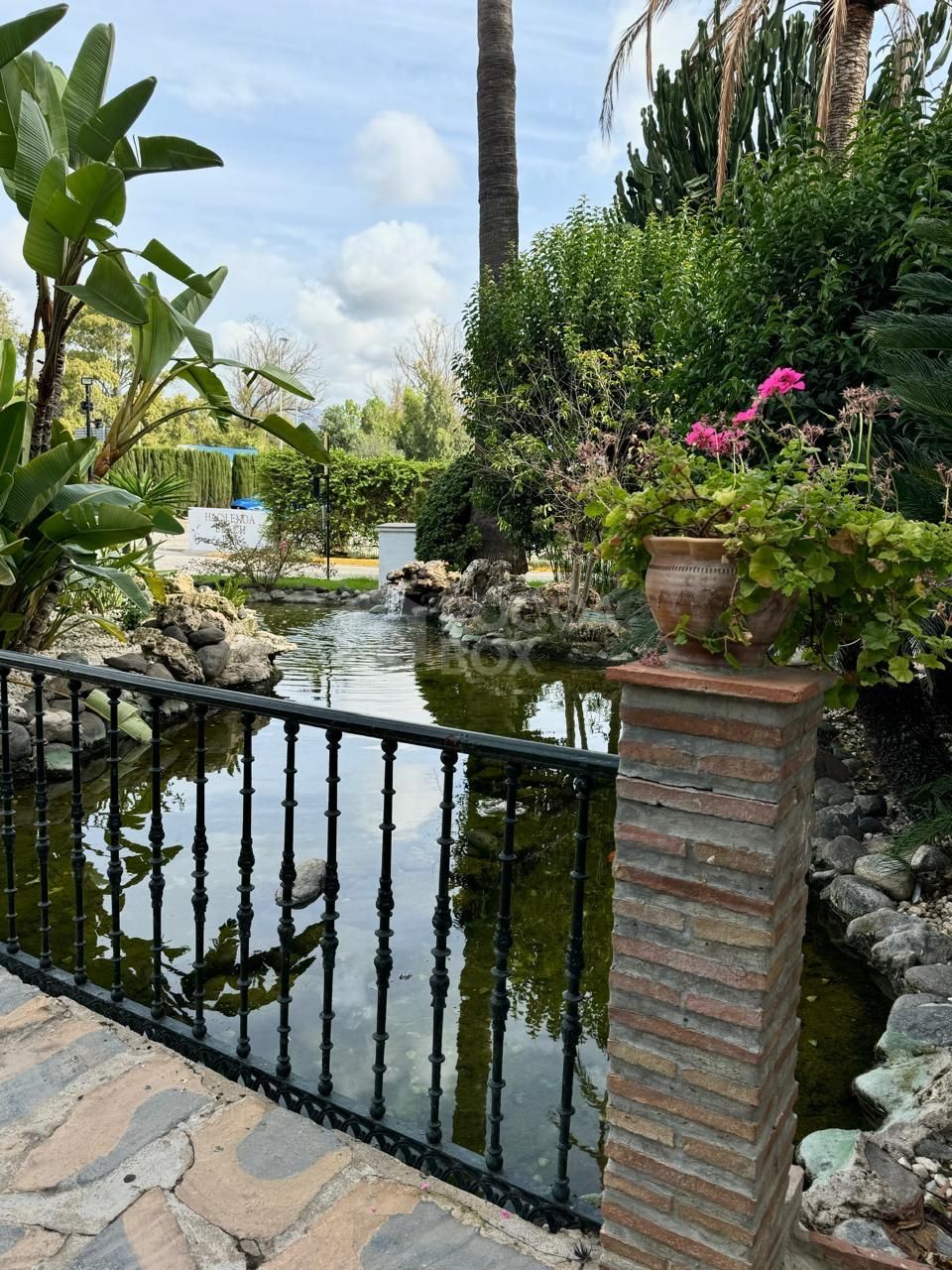 Luxurious Beachside Apartment in Estepona's Prestigious Hacienda Beach