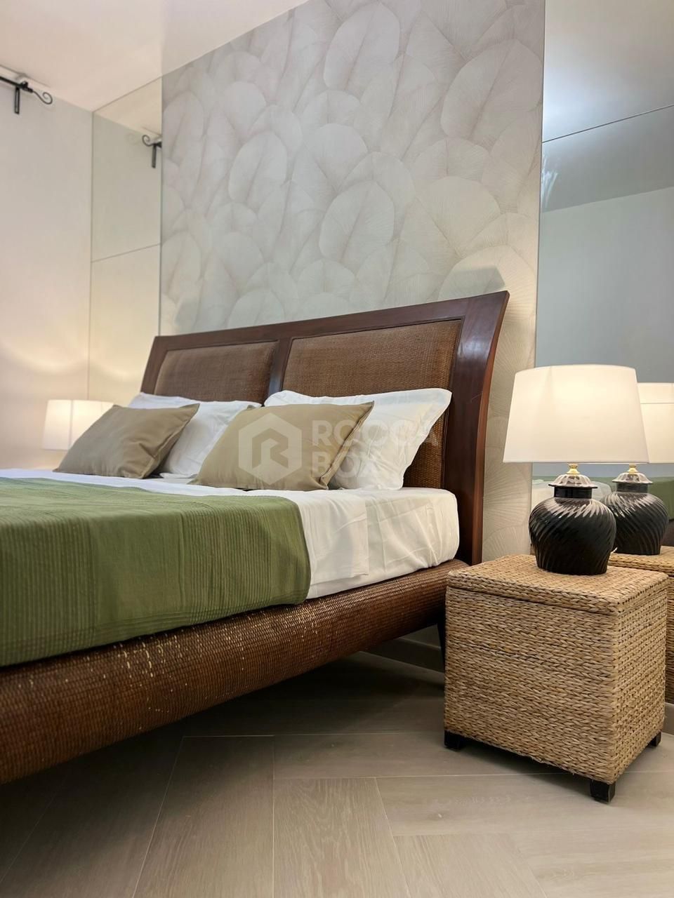 Luxurious Beachside Apartment in Estepona's Prestigious Hacienda Beach